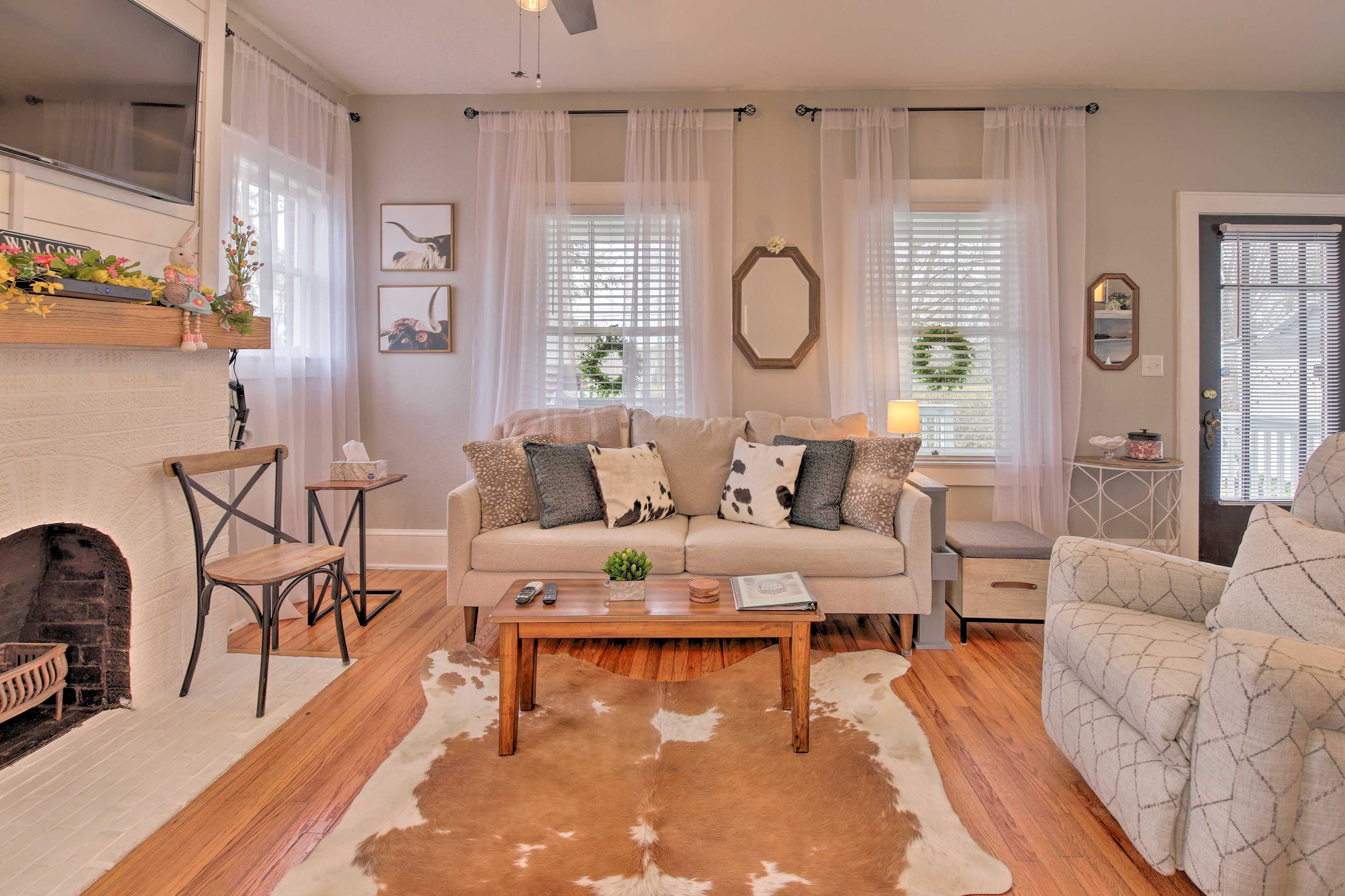 Living Room | Board Games | Decorative Fireplace | Free WiFi