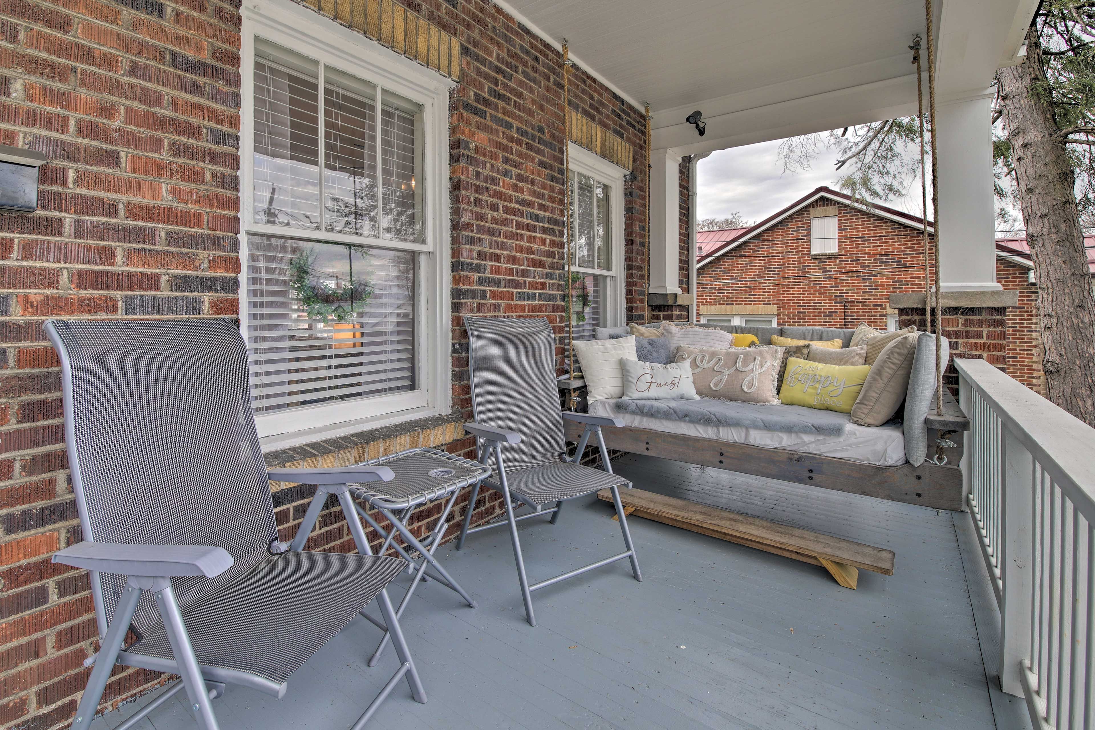 Front Porch | Daybed Swing
