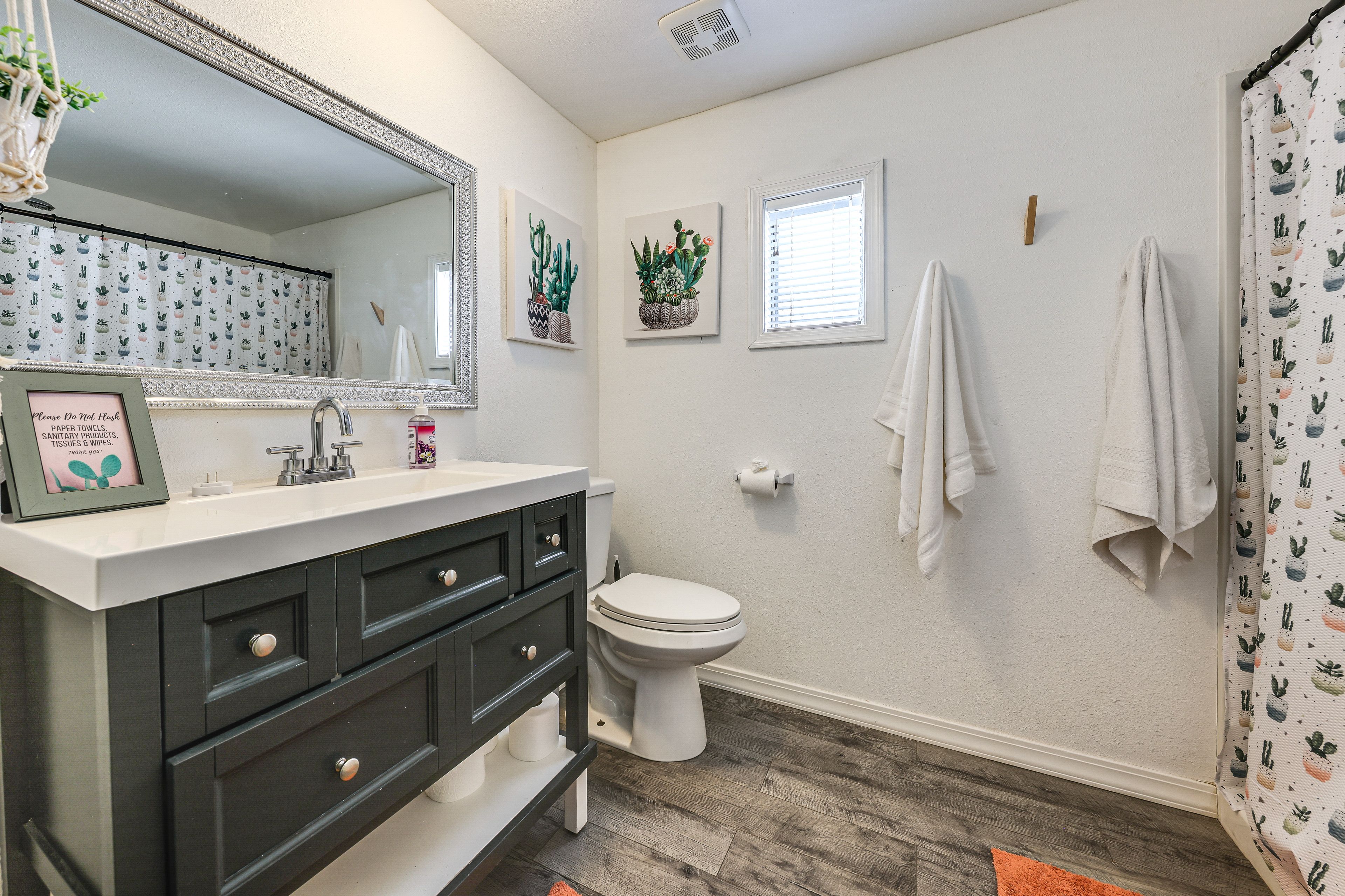 En-Suite Bathroom | Towels Provided