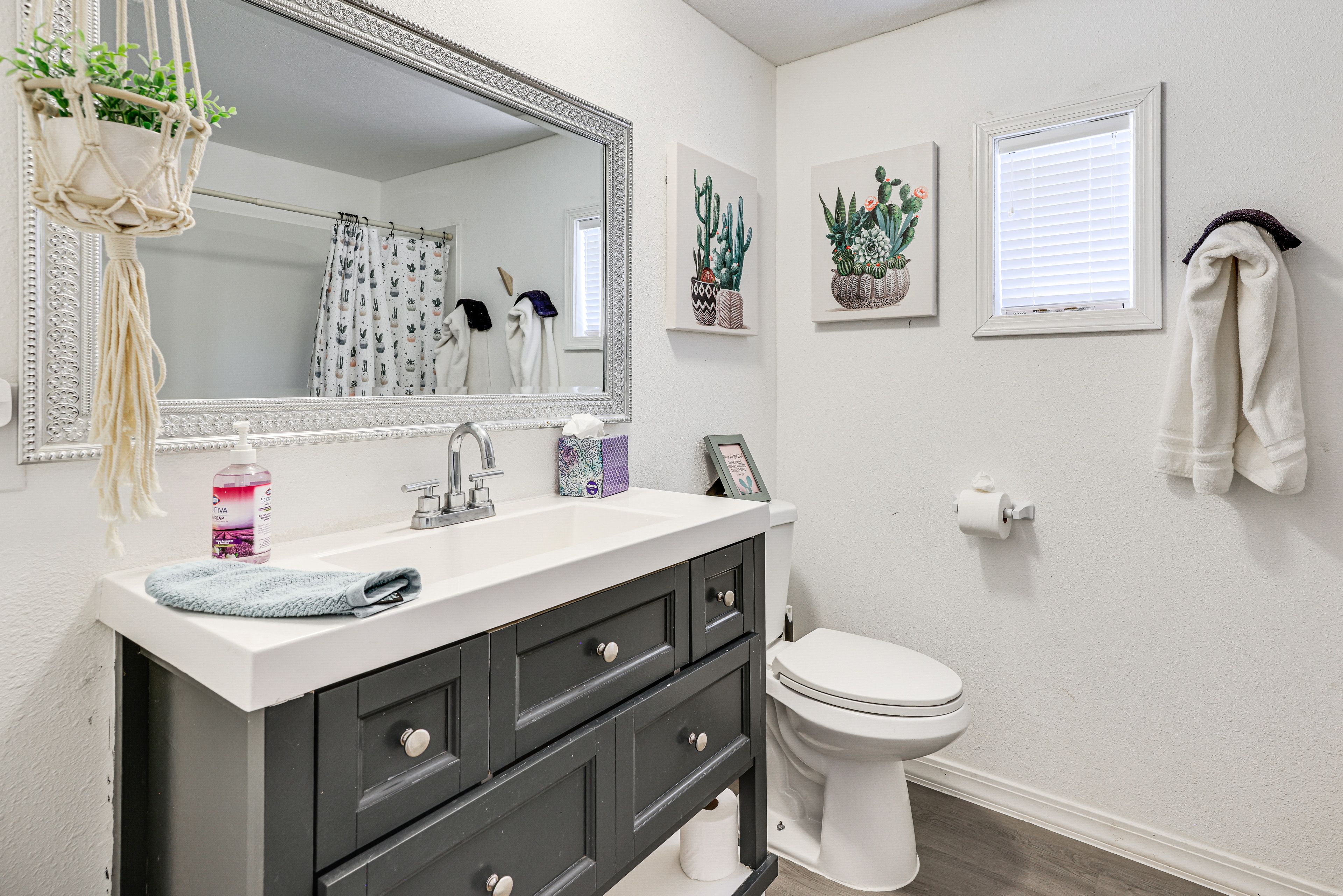 En-Suite Bathroom | Towels Provided