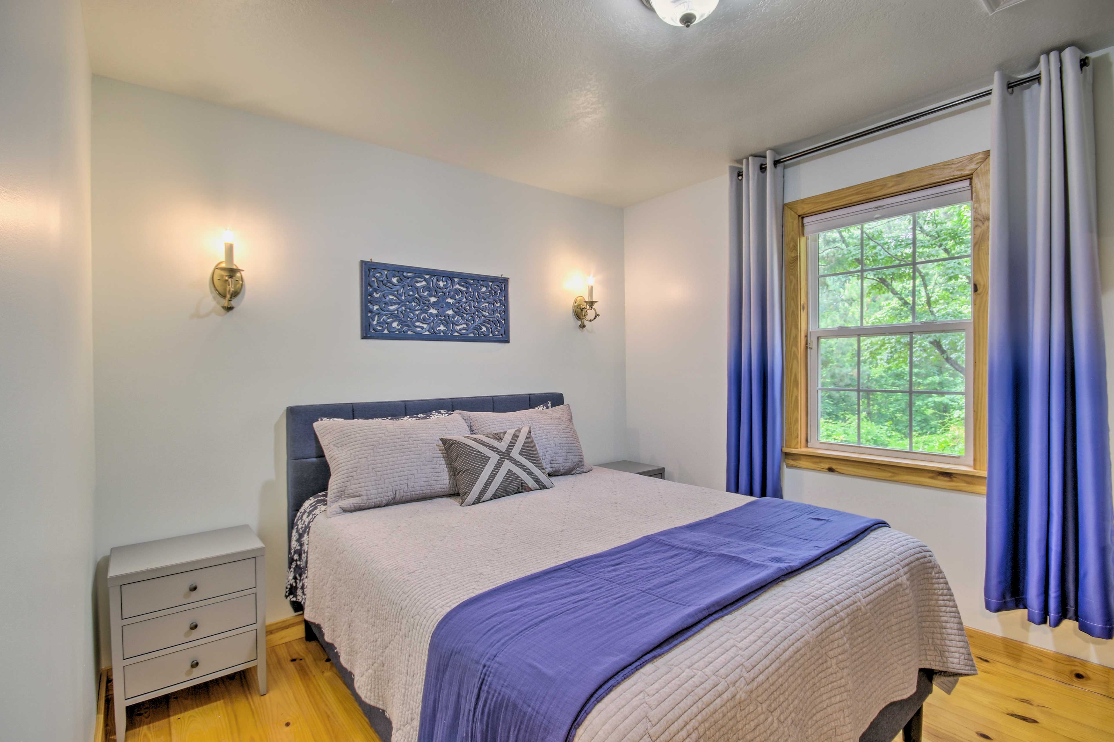 Bedroom 2 | Queen Bed