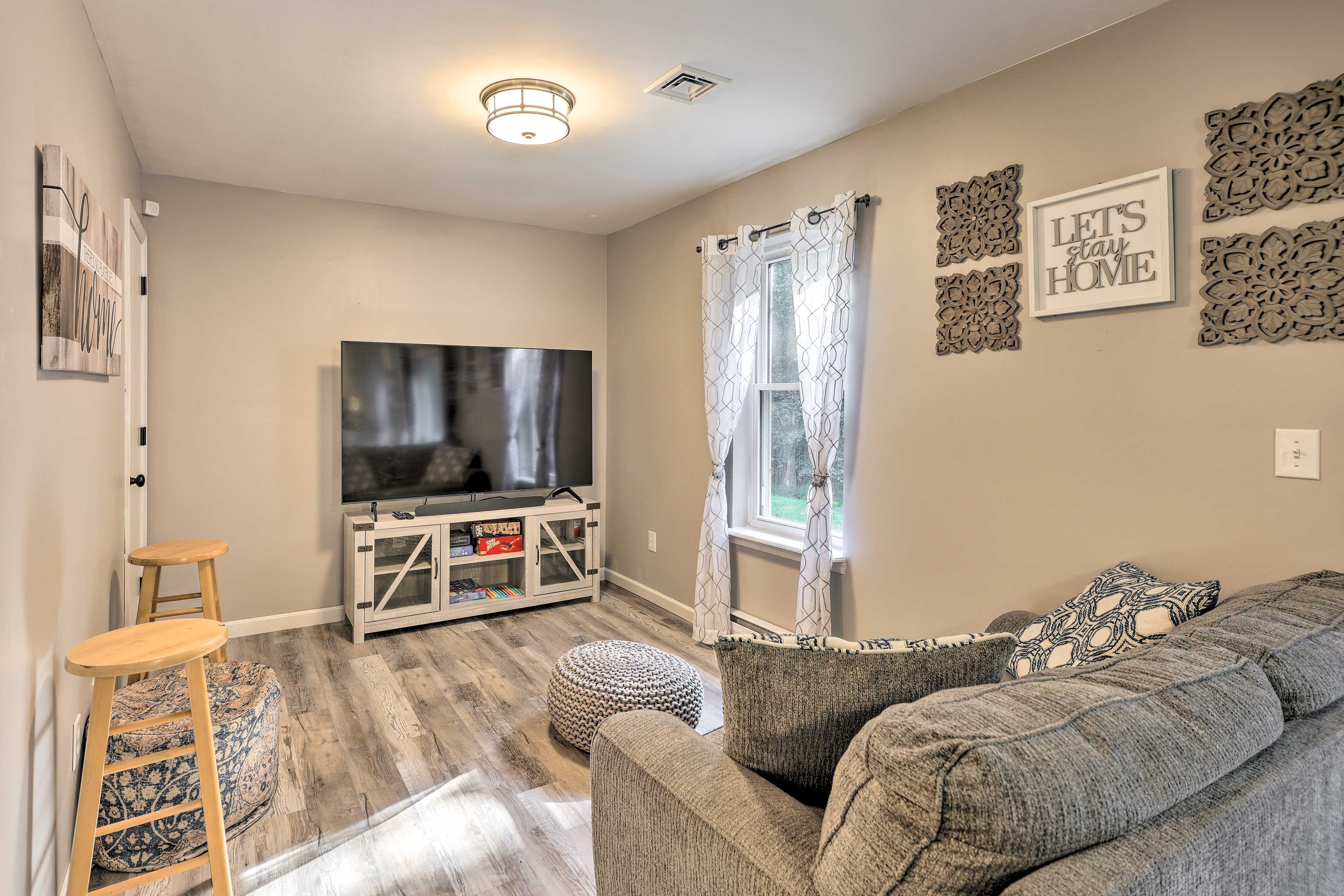 Family Room | Smart TV | Board Games