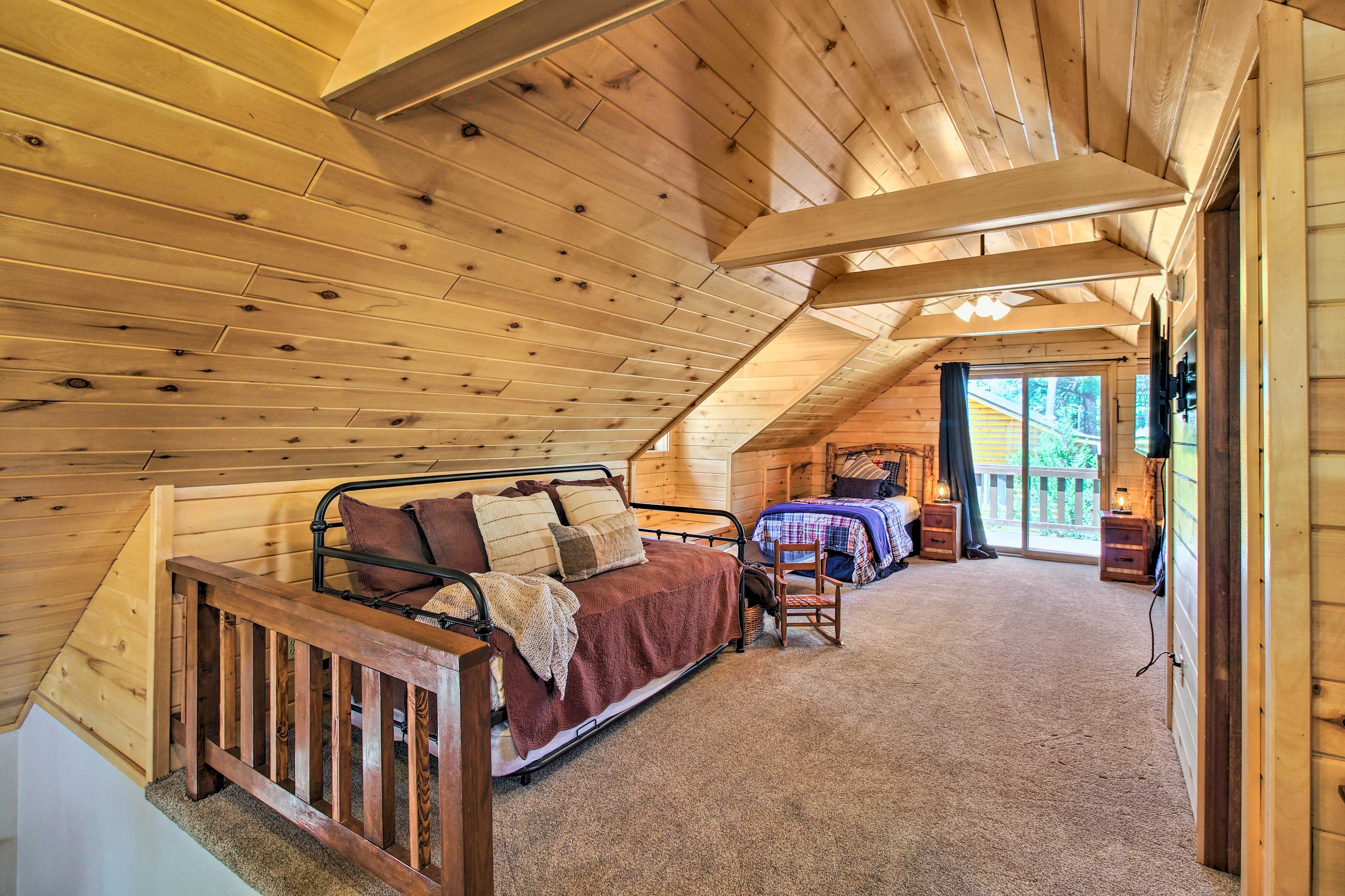Loft | 2 Twin Beds, Twin Daybed w/ Twin Trundle