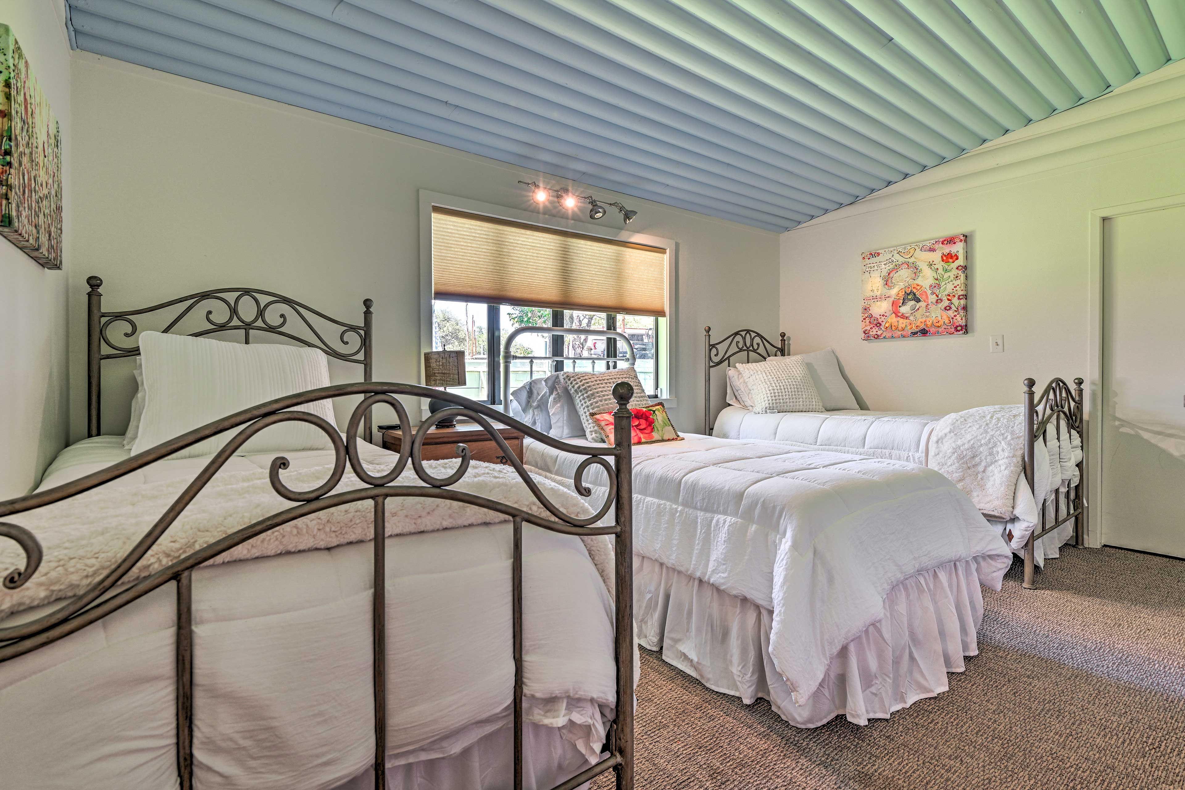 Bedroom 3 | 3 Twin Beds | Board Games
