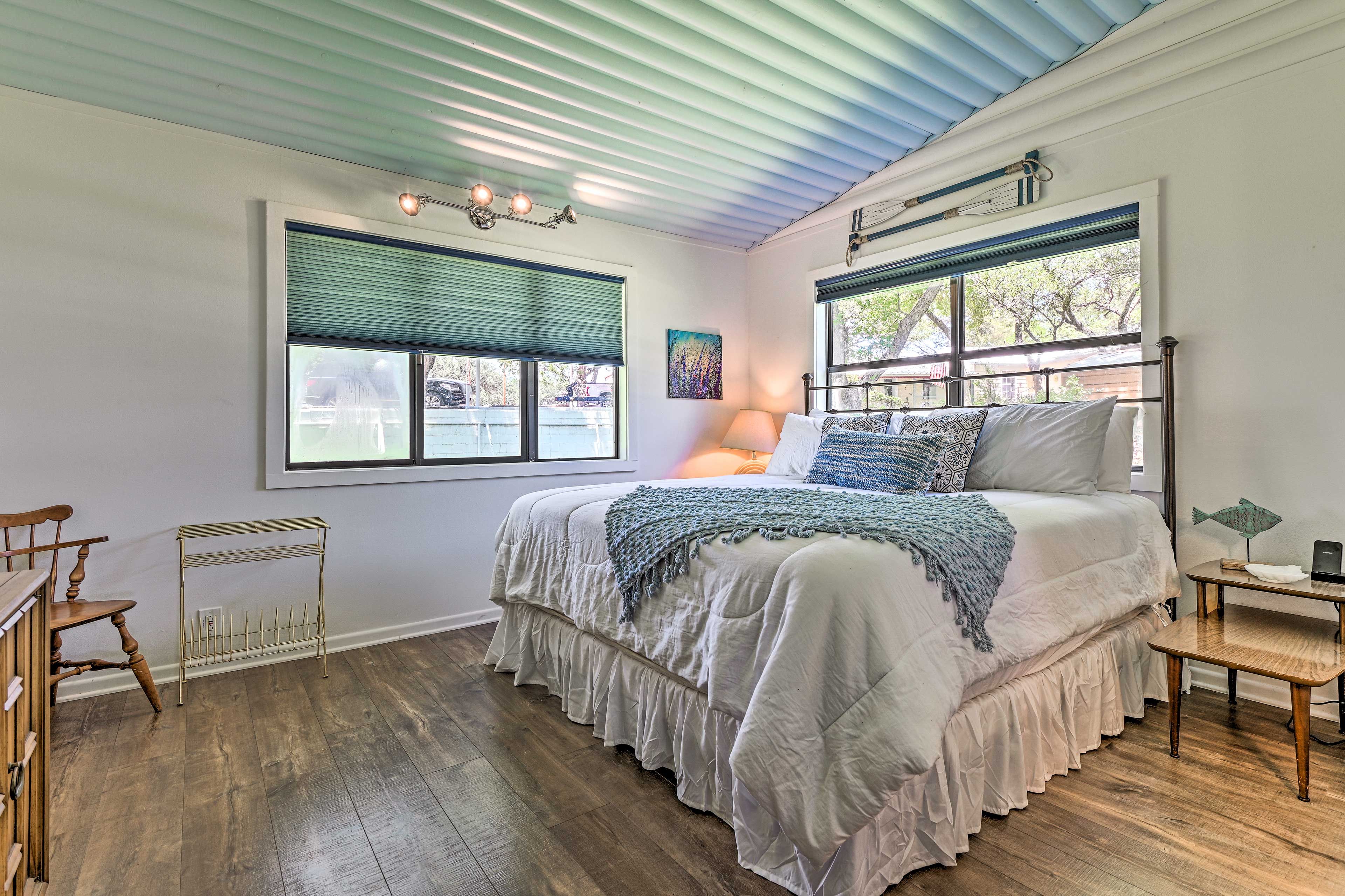 Bedroom 1 | King Bed | Linens Provided