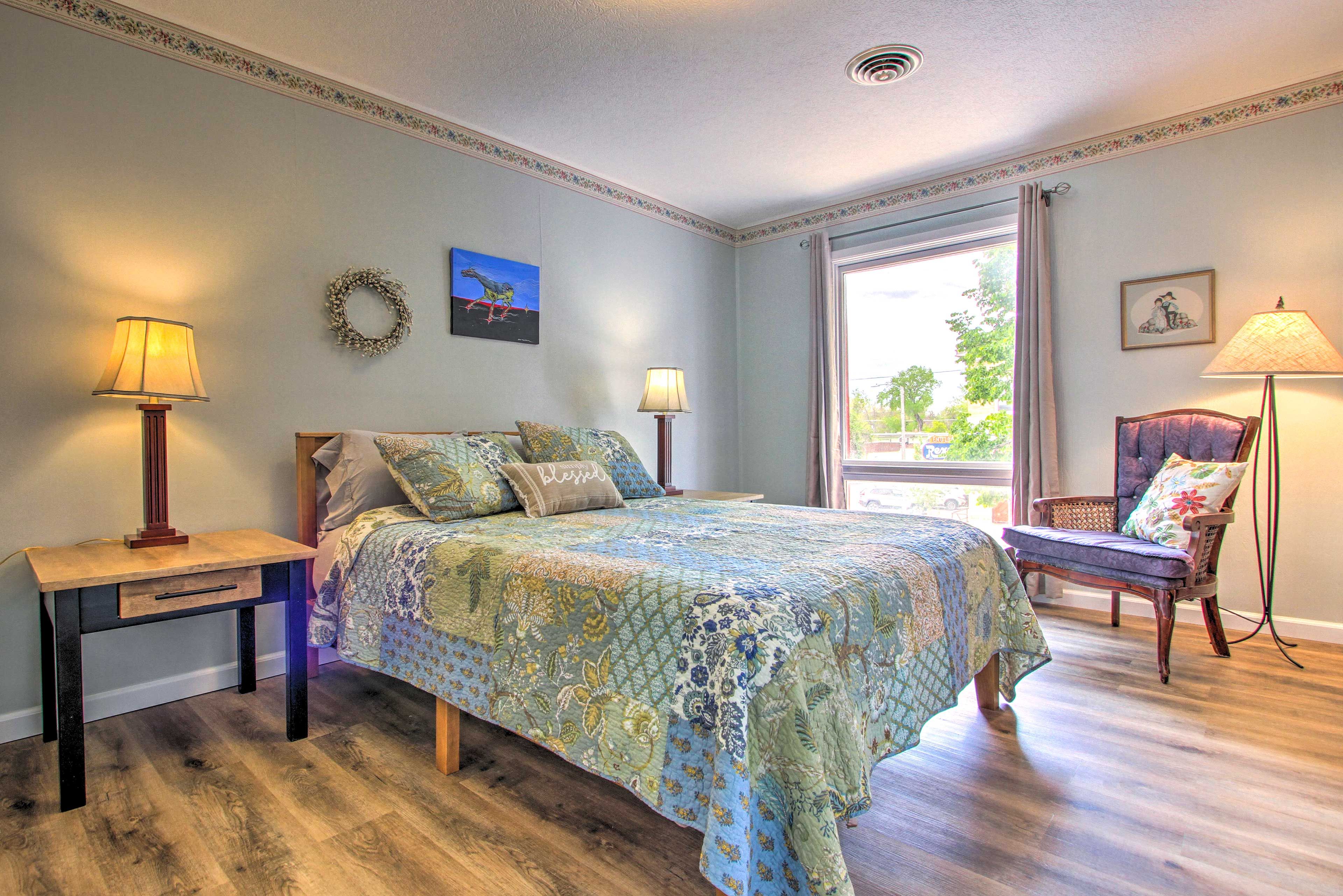 Bedroom 2 | Queen Bed