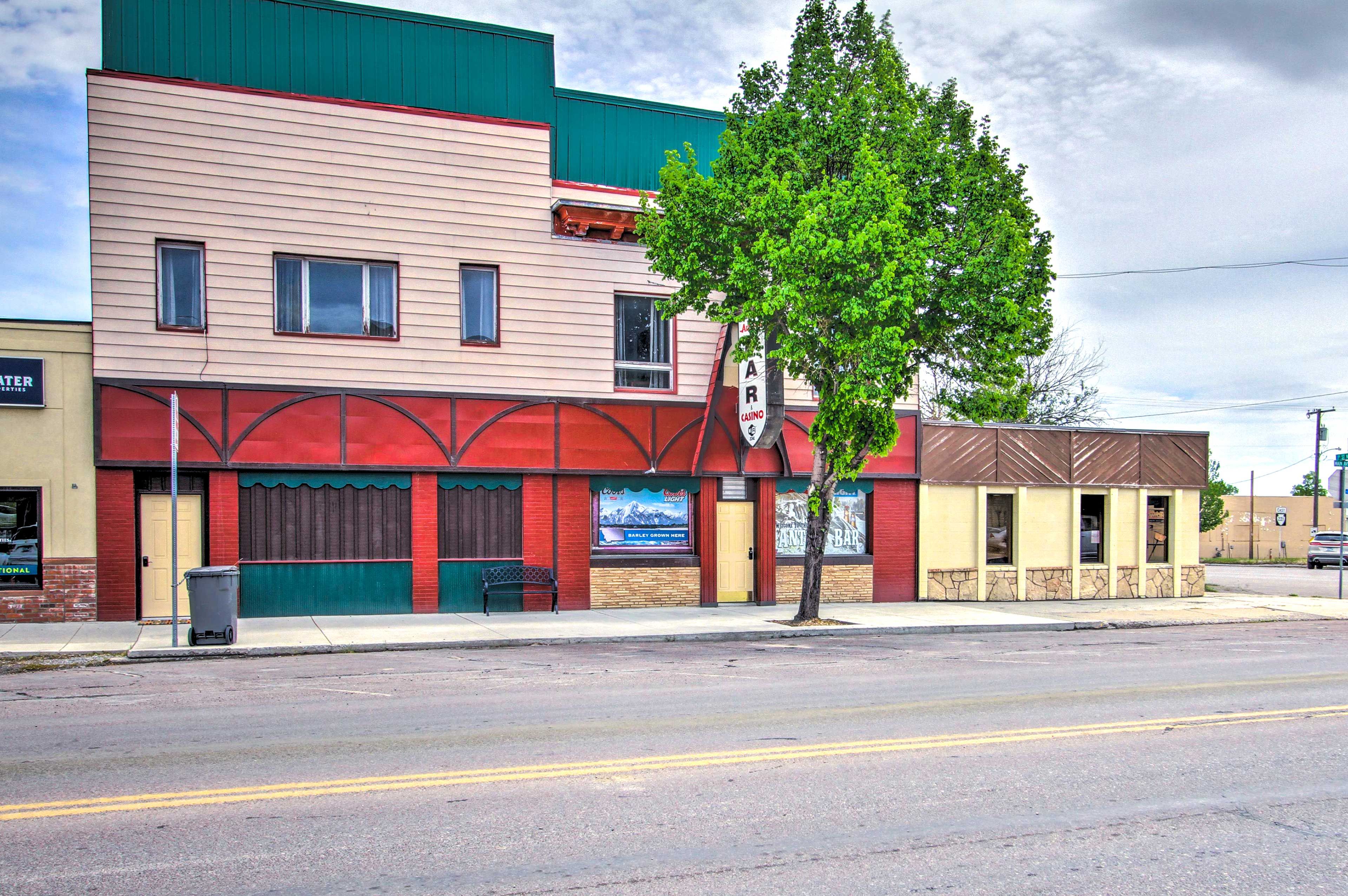 Parking | Free Street Parking | RV Parking Available