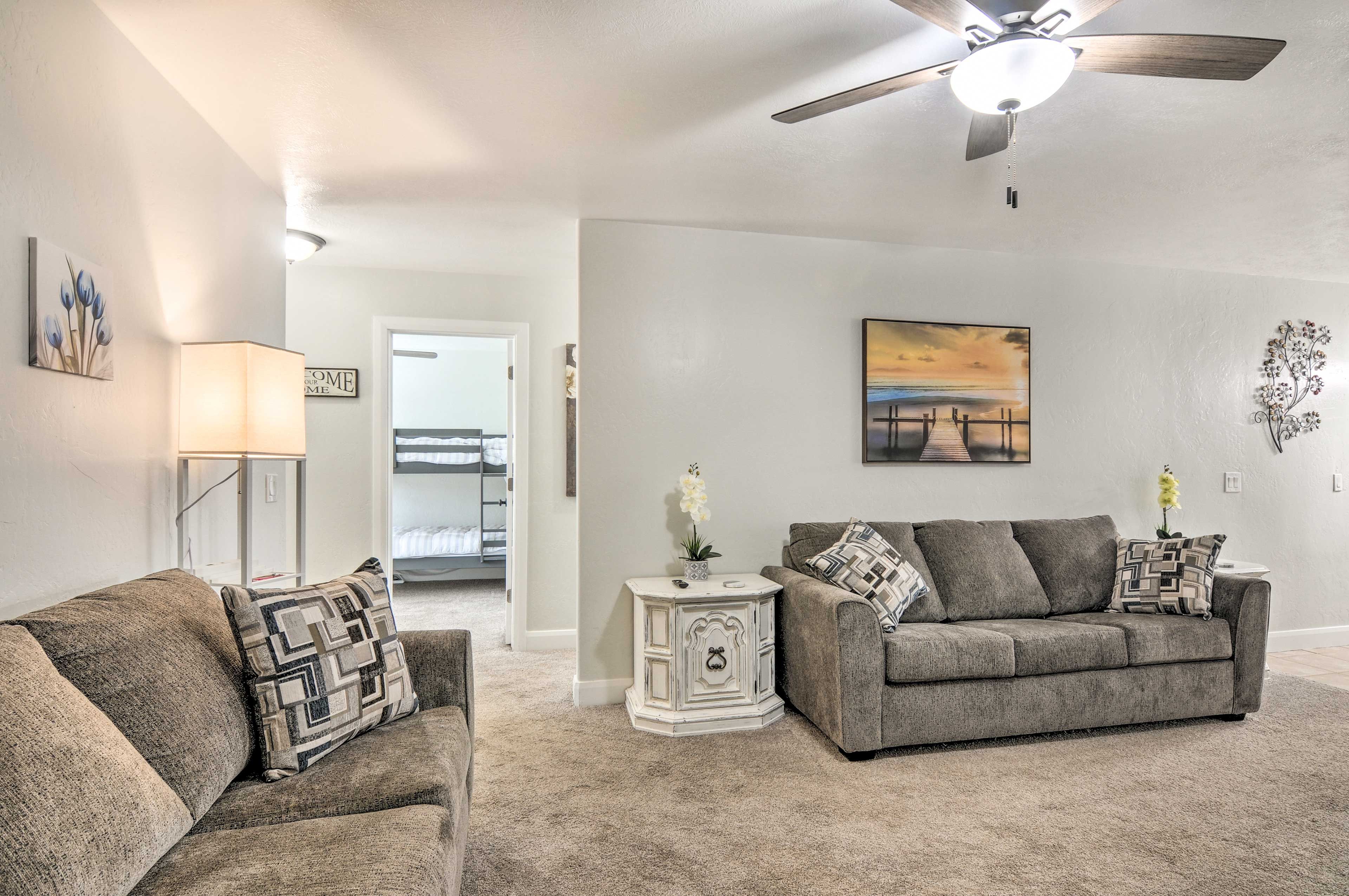 Living Room | Queen Sleeper Sofa | Smart TV | Central A/C