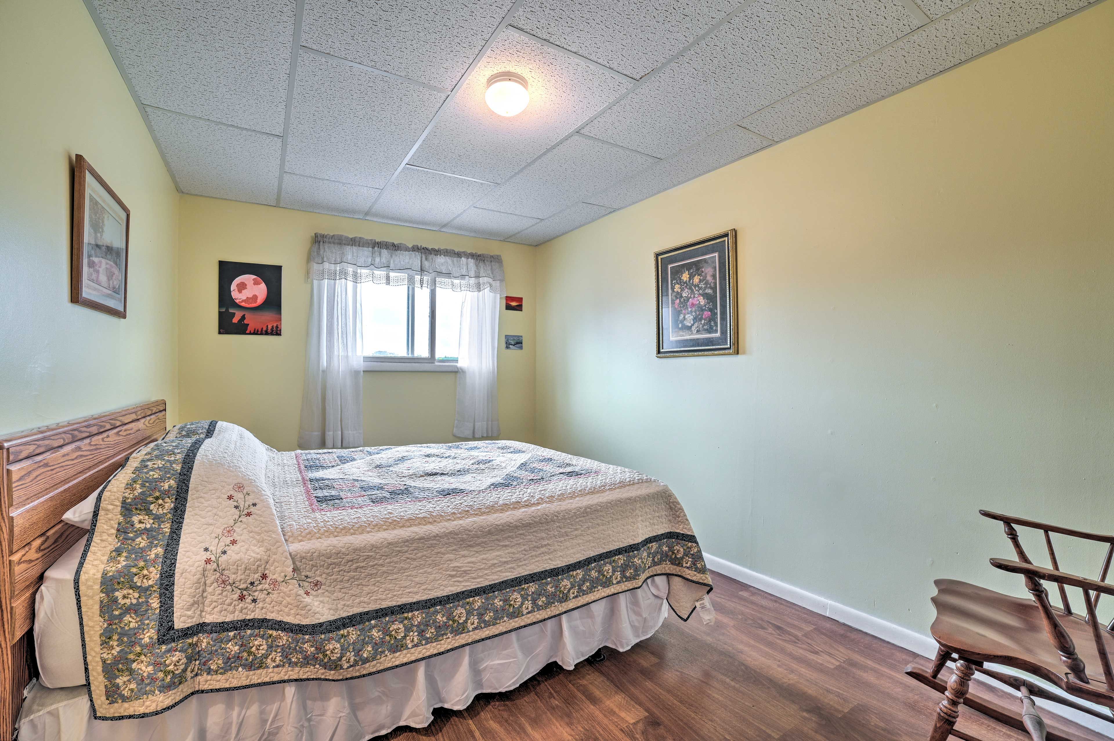 Bedroom 1 | Queen Bed | Linens Provided