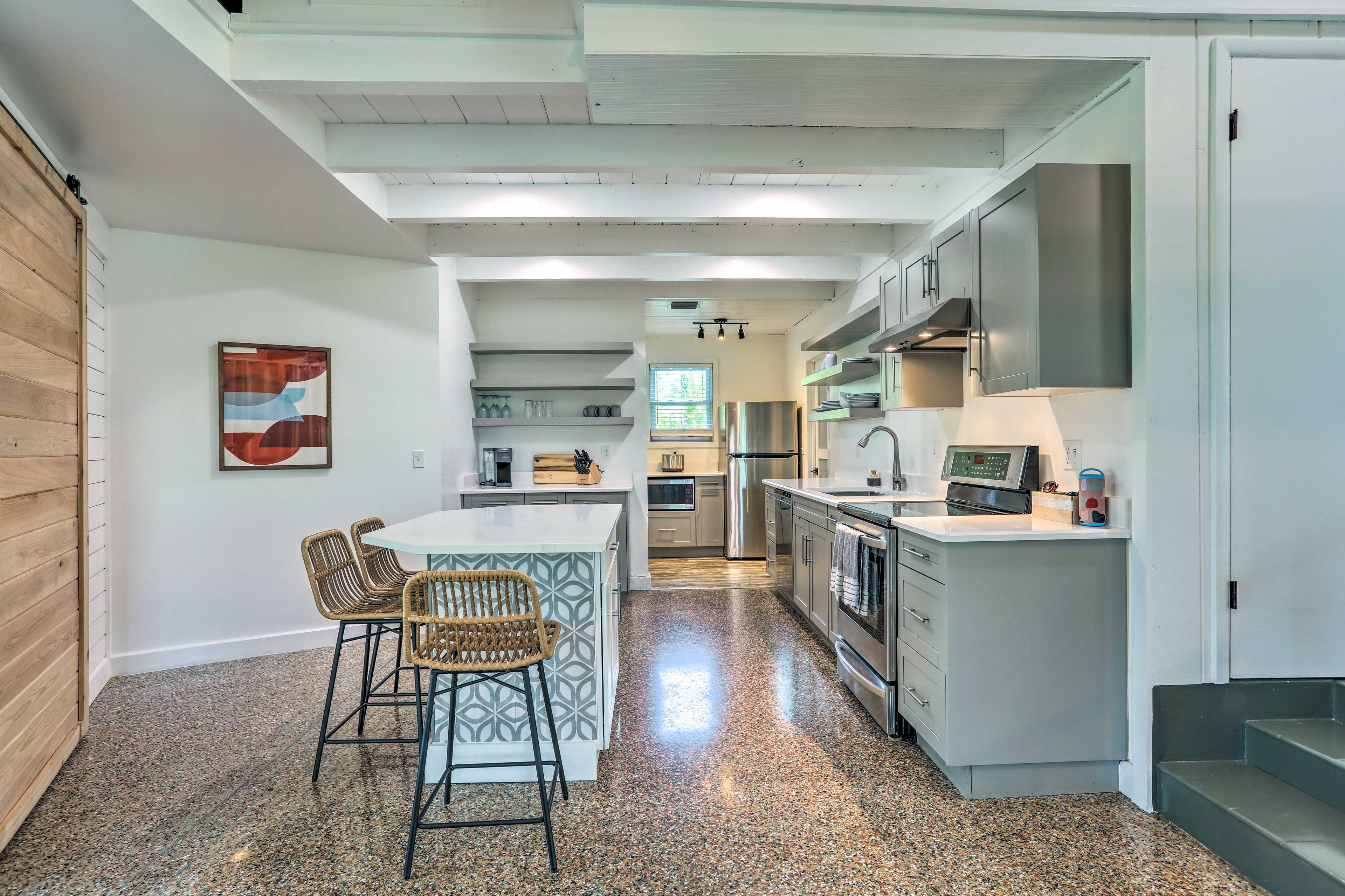 Full Kitchen | Dishwasher | Electric Range | Fridge | Microwave