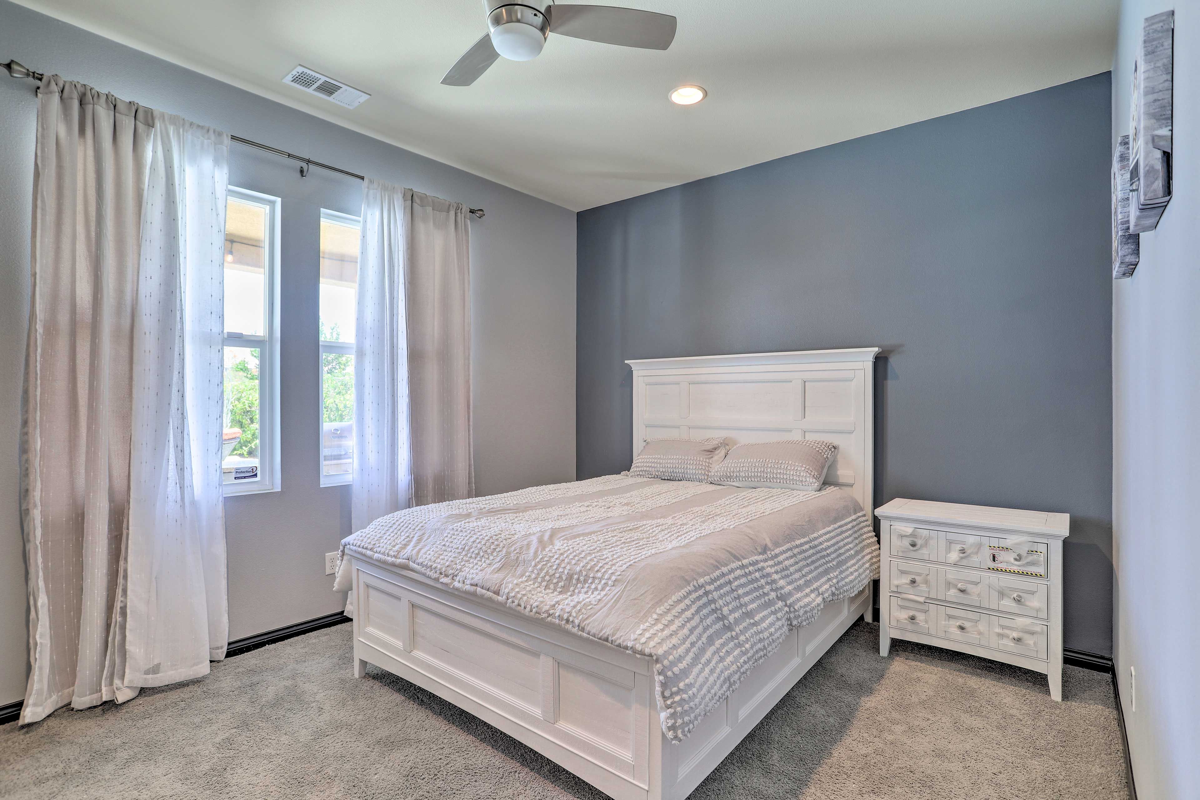 Bedroom 2 | Queen Bed