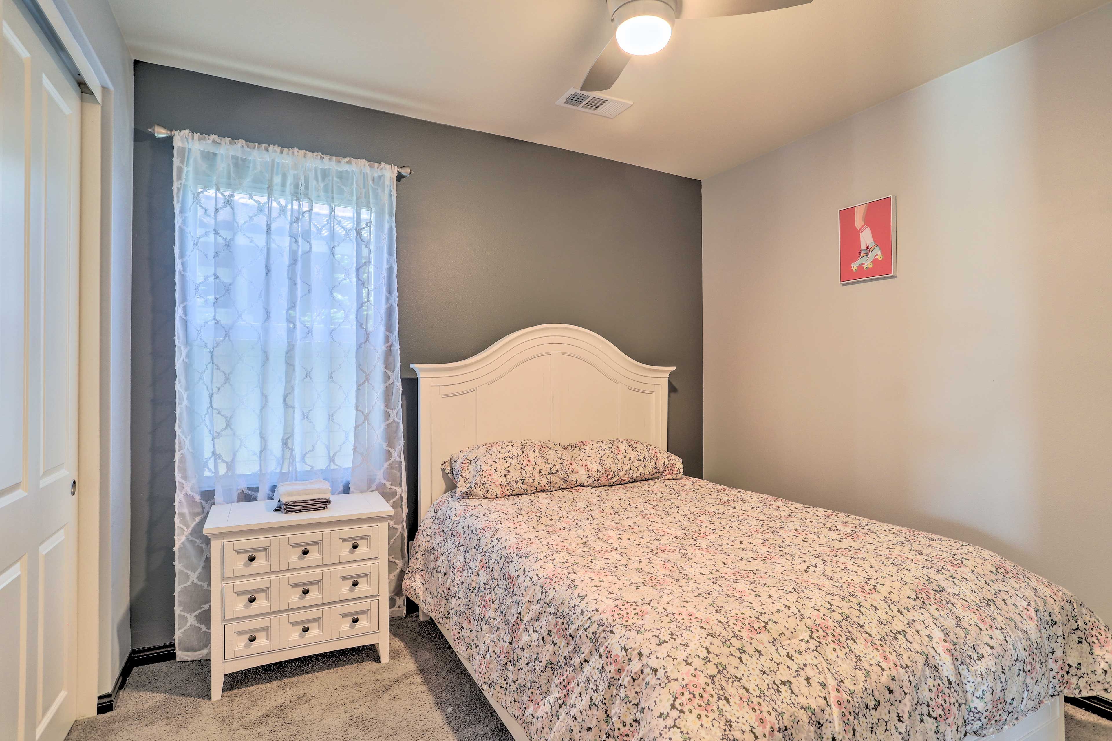 Bedroom 4 | Queen Bed