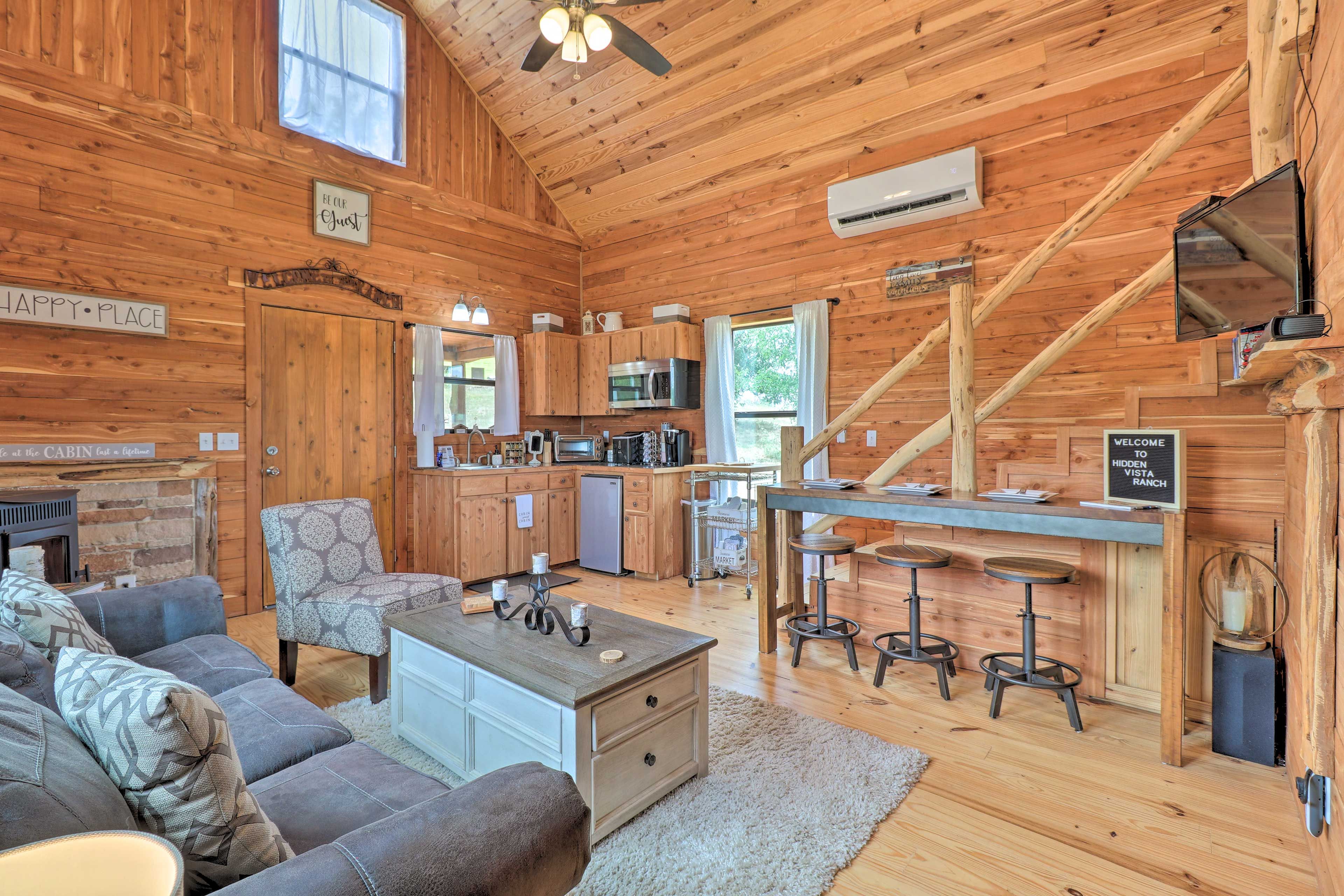 Living Room | Flat-Screen TV w/ DVDs | Convertible Coffee Table | Sleeper Sofa