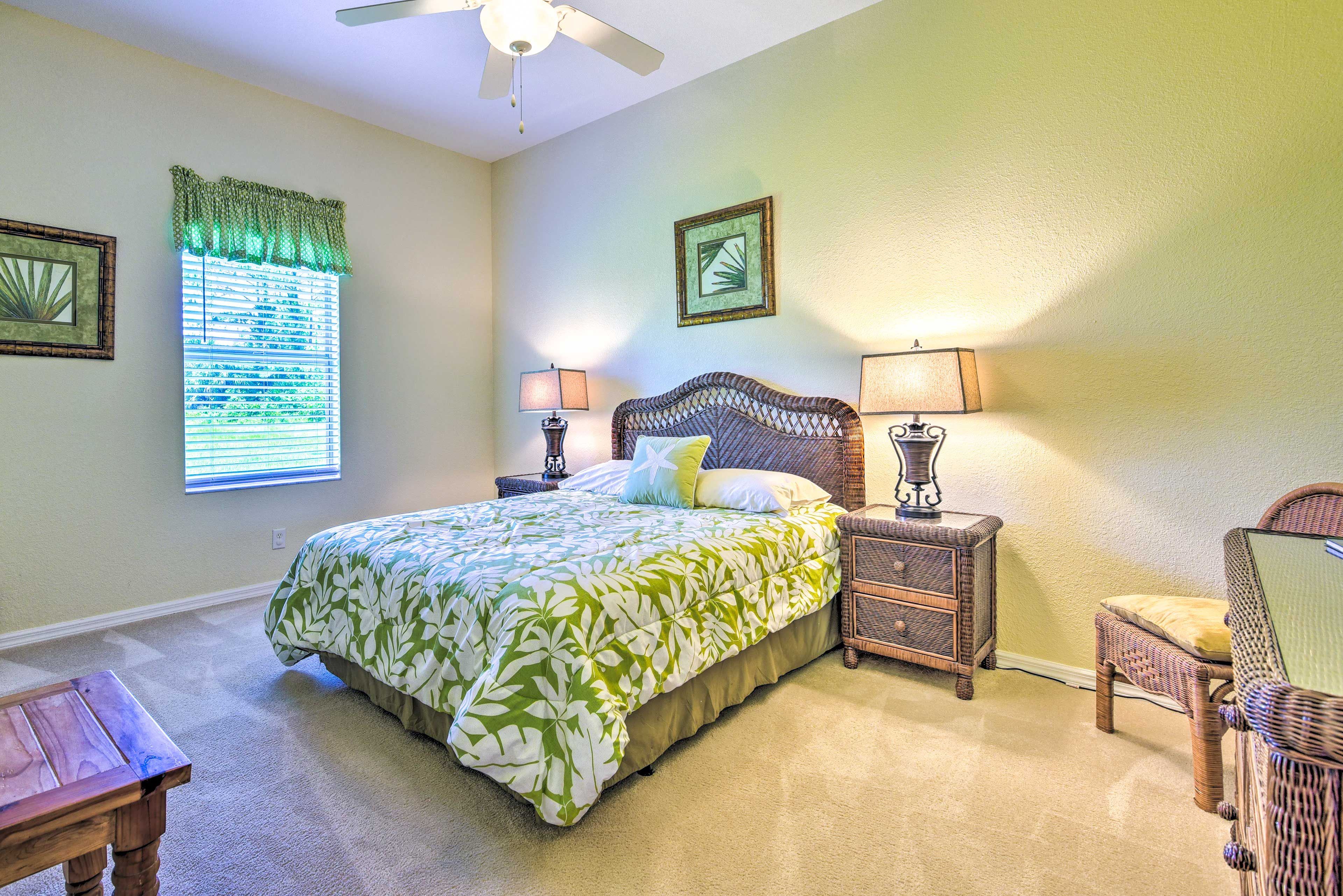 Bedroom 2 | Queen Bed