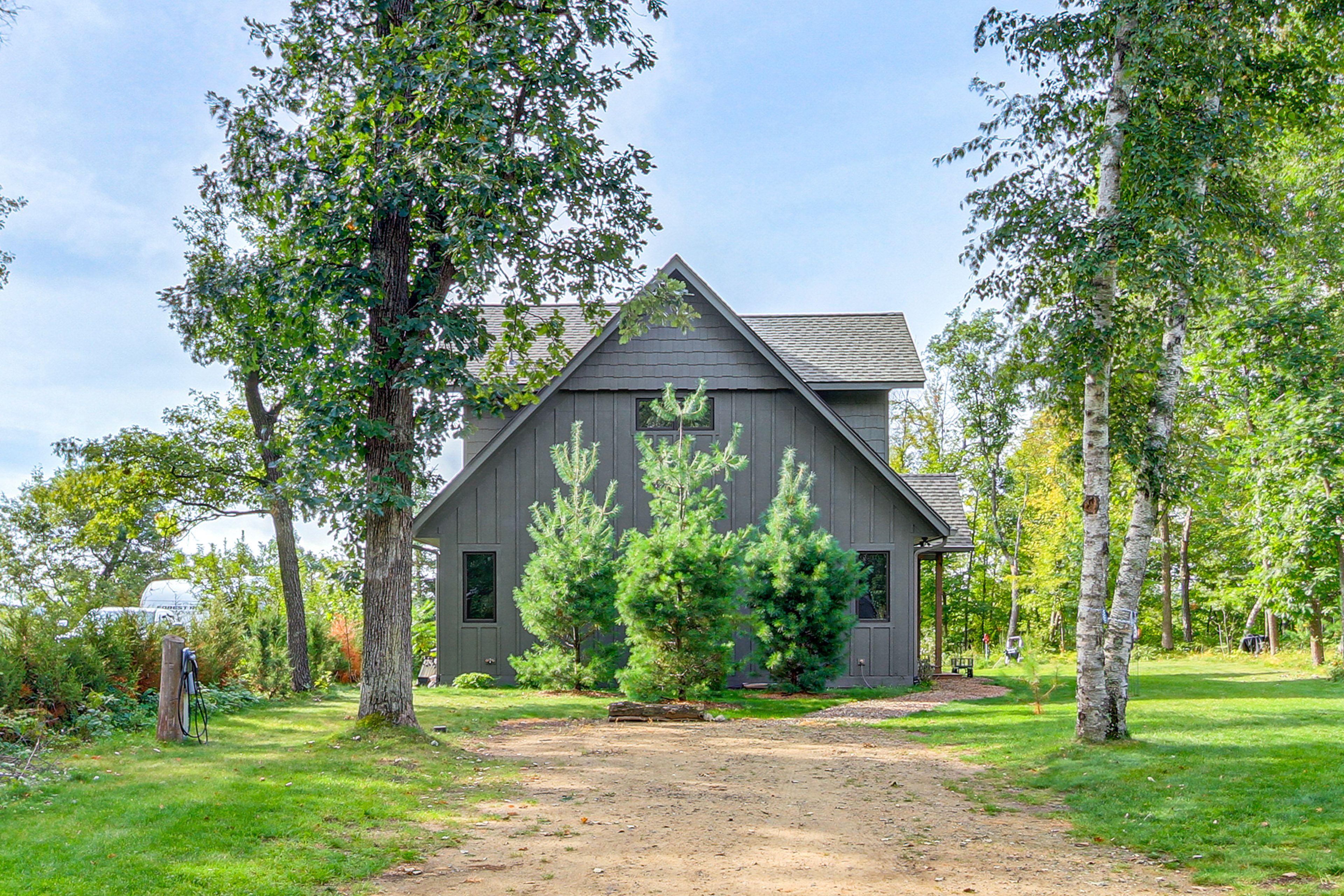 Parking | Driveway (4 Vehicles) | RV/Trailer Parking | RV Hookups