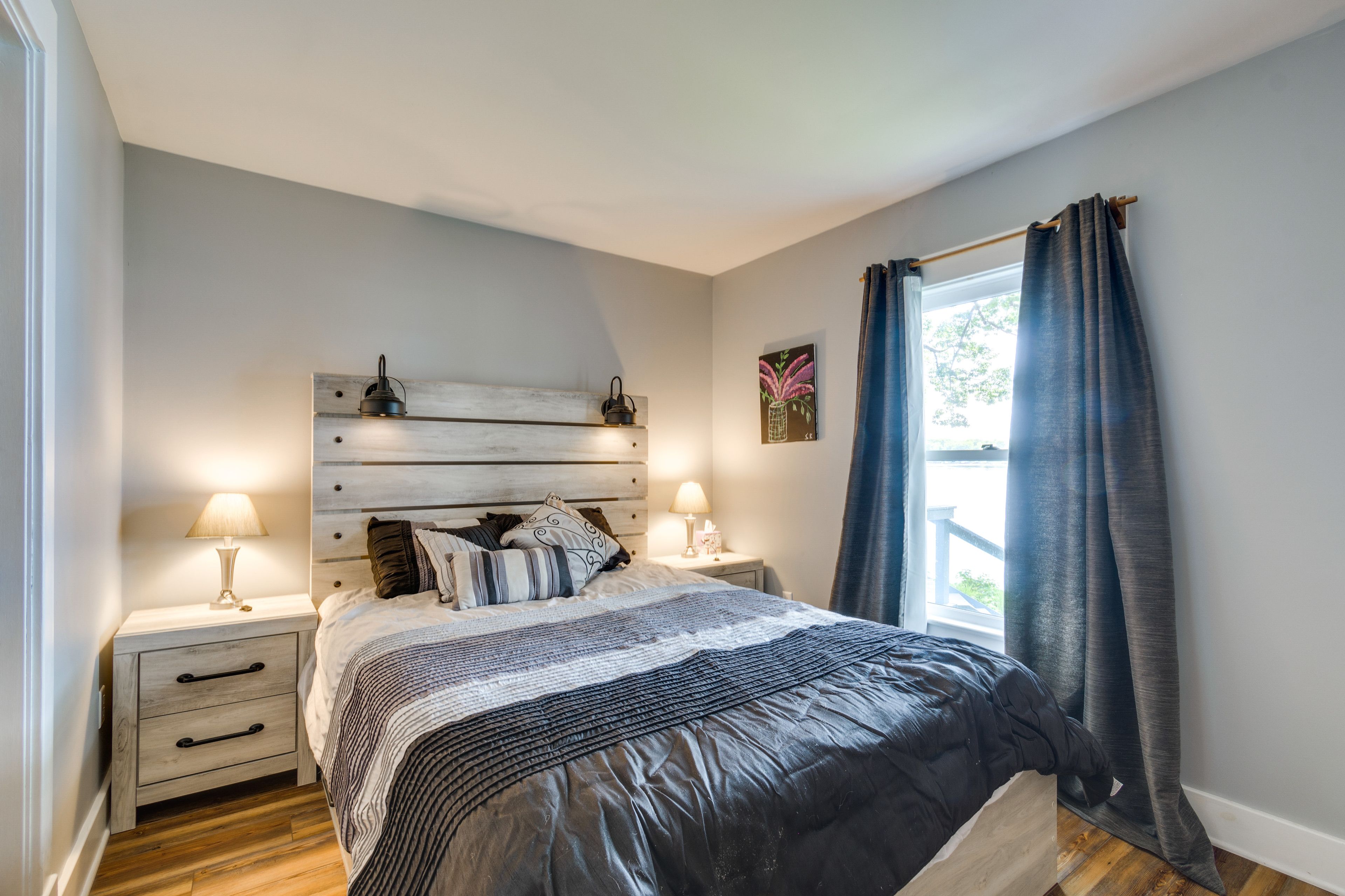 Bedroom 2 | Queen Bed