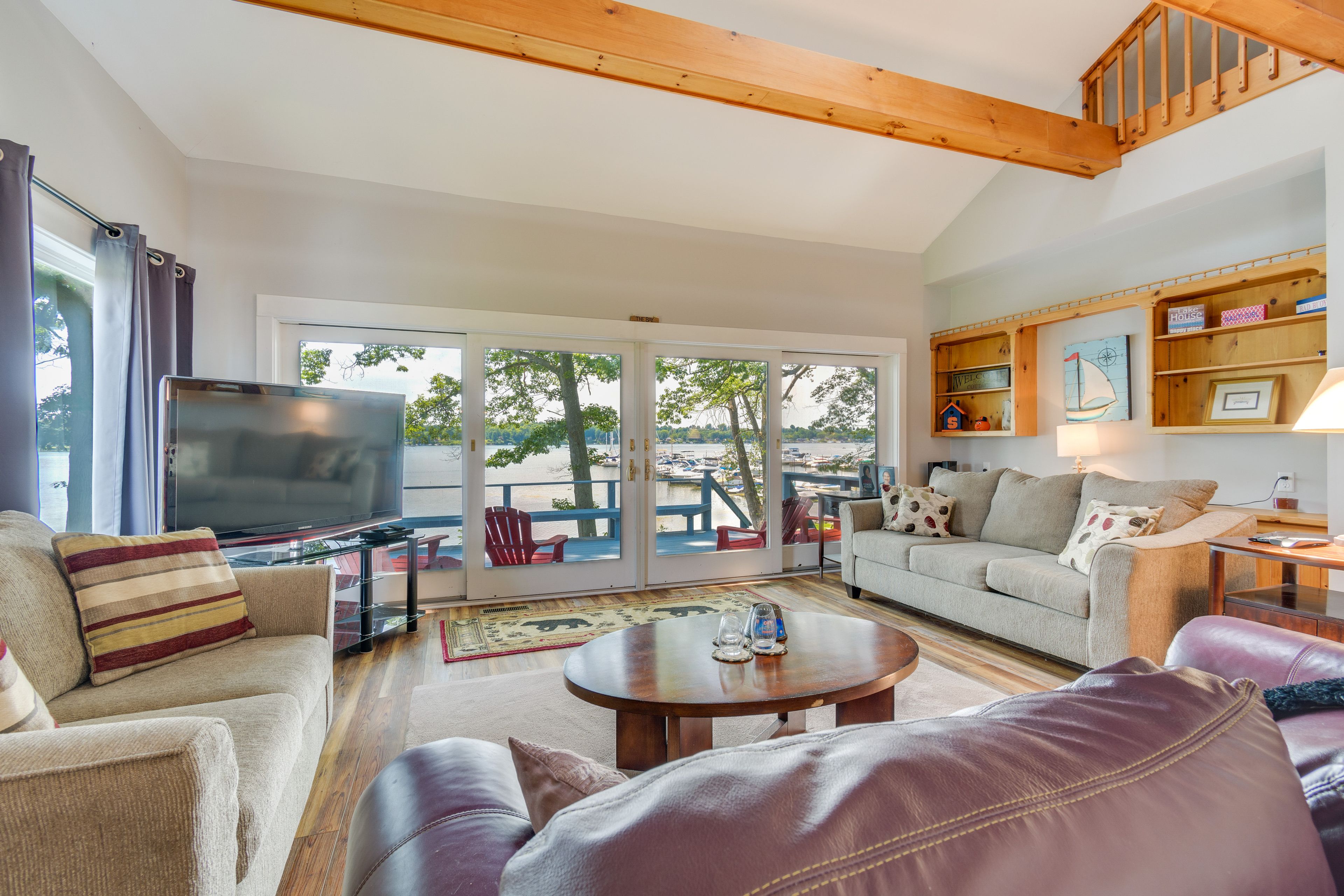 Living Room | Smart TV | Free WiFi (High-Speed) | Central A/C & Heating