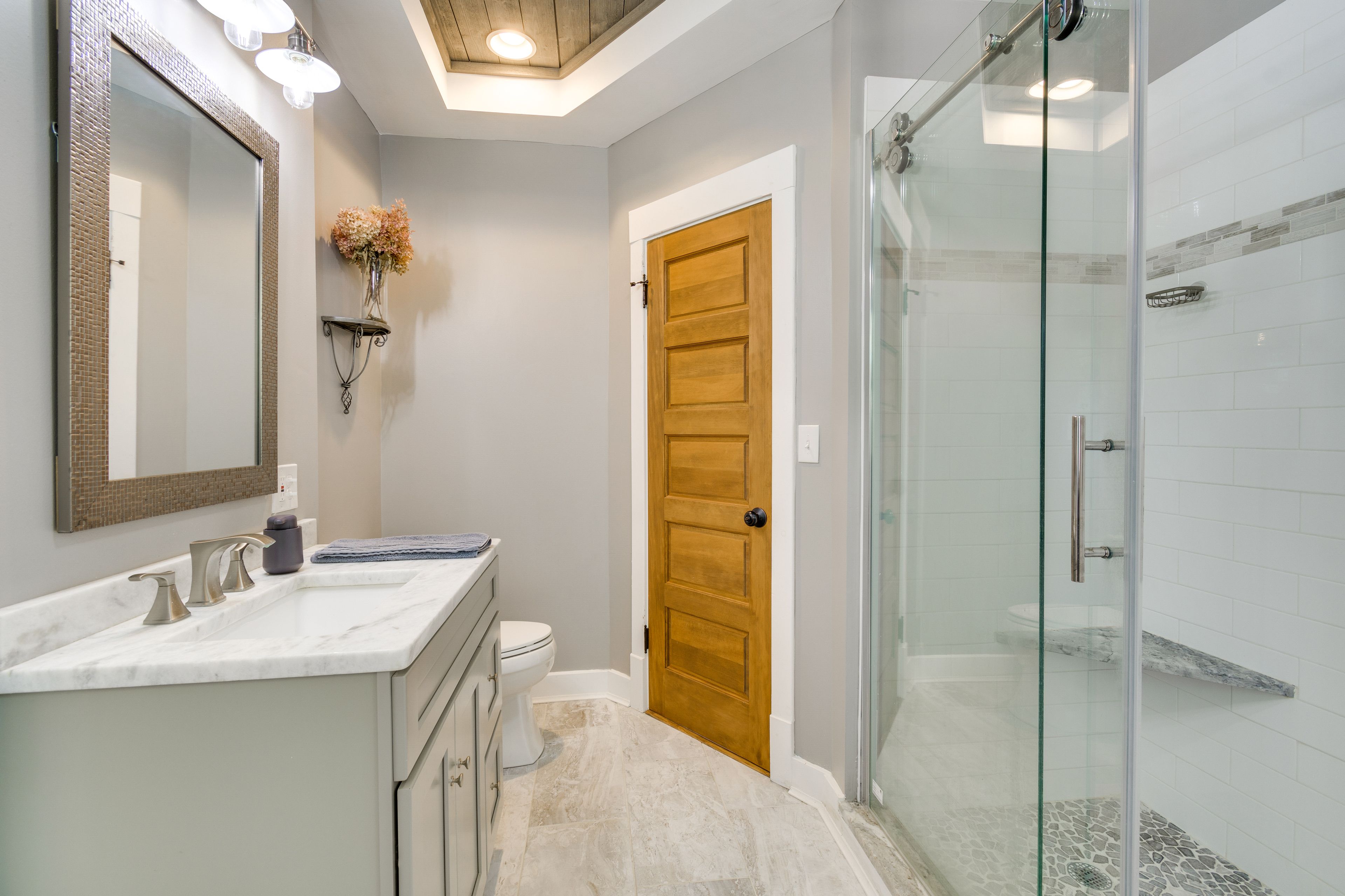 Full Bathroom | Towels Provided