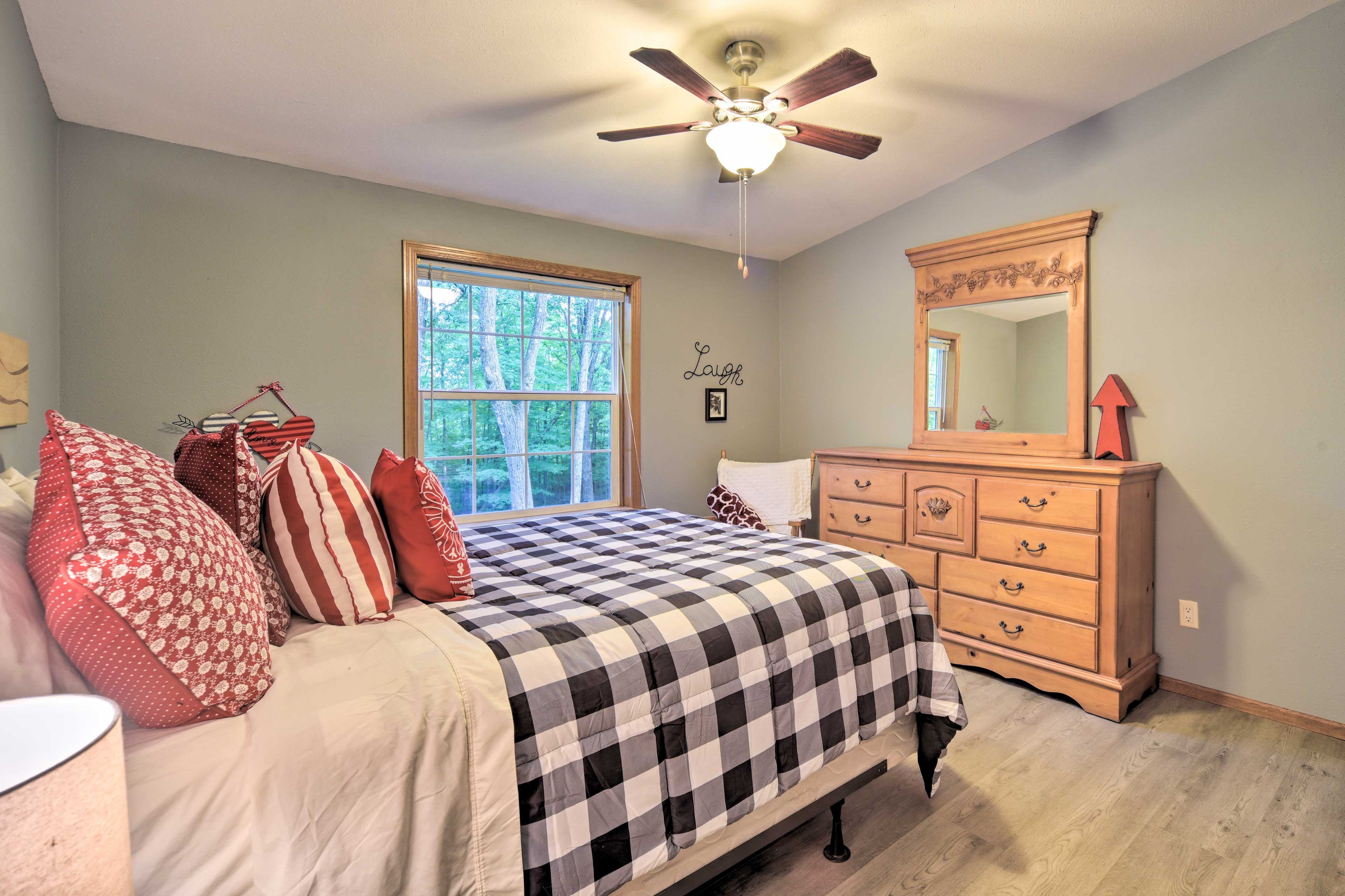 Bedroom 1 | Queen Bed | Linens Provided