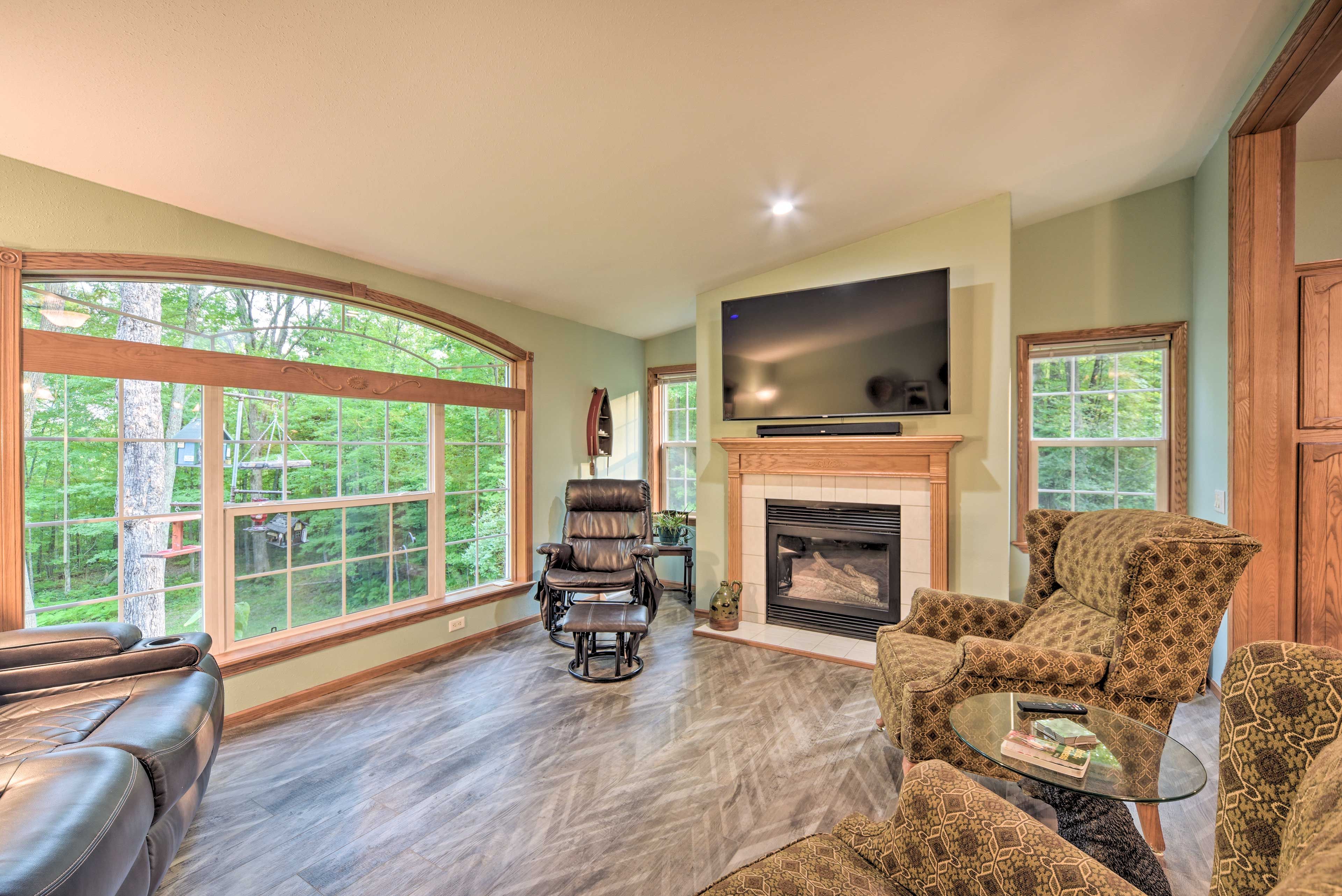 Living Room | Central A/C | Smart TV