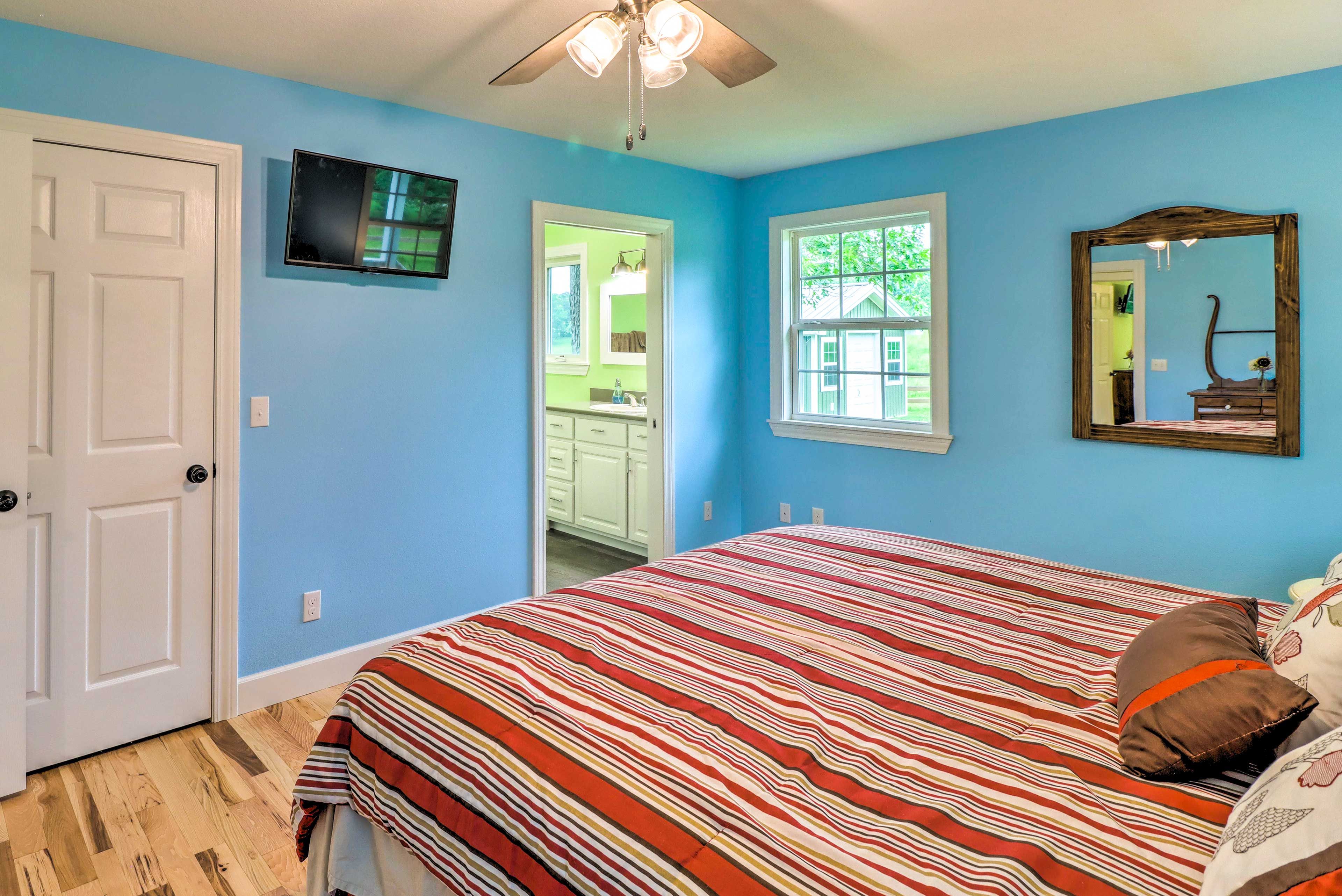 Bedroom 1 | King Bed | Linens Provided | Smart TV
