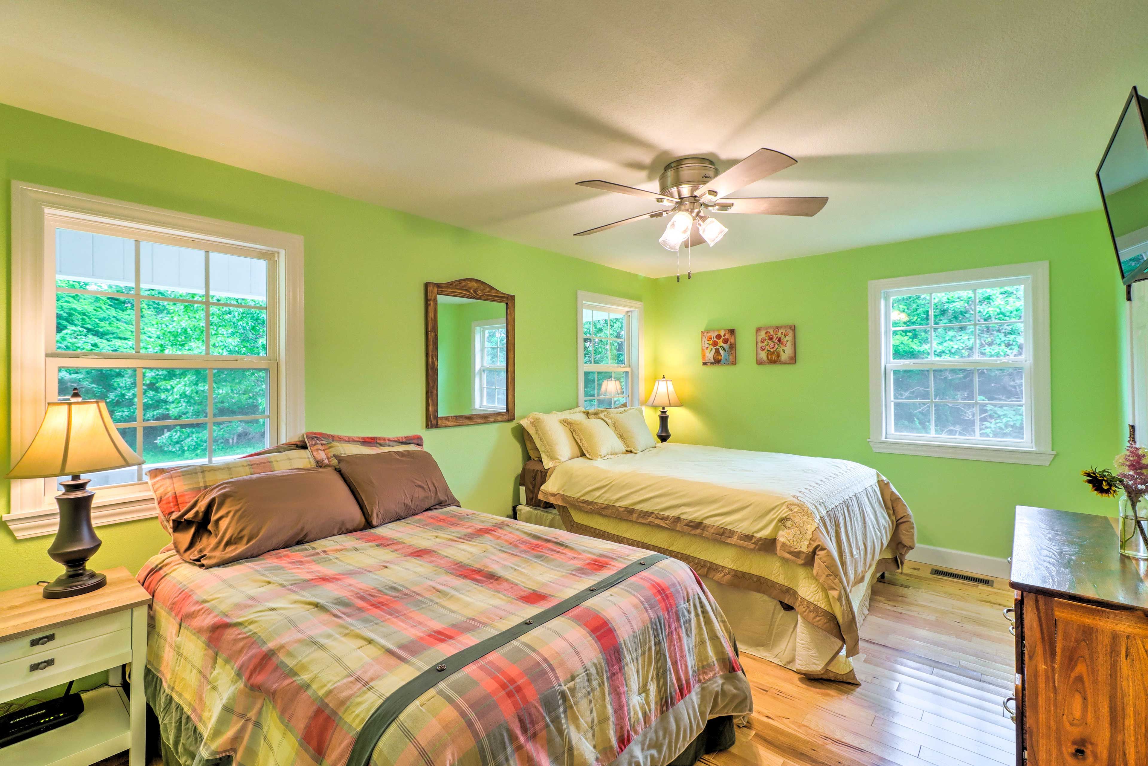 Bedroom 2 | Queen Bed | Full Bed | Smart TV