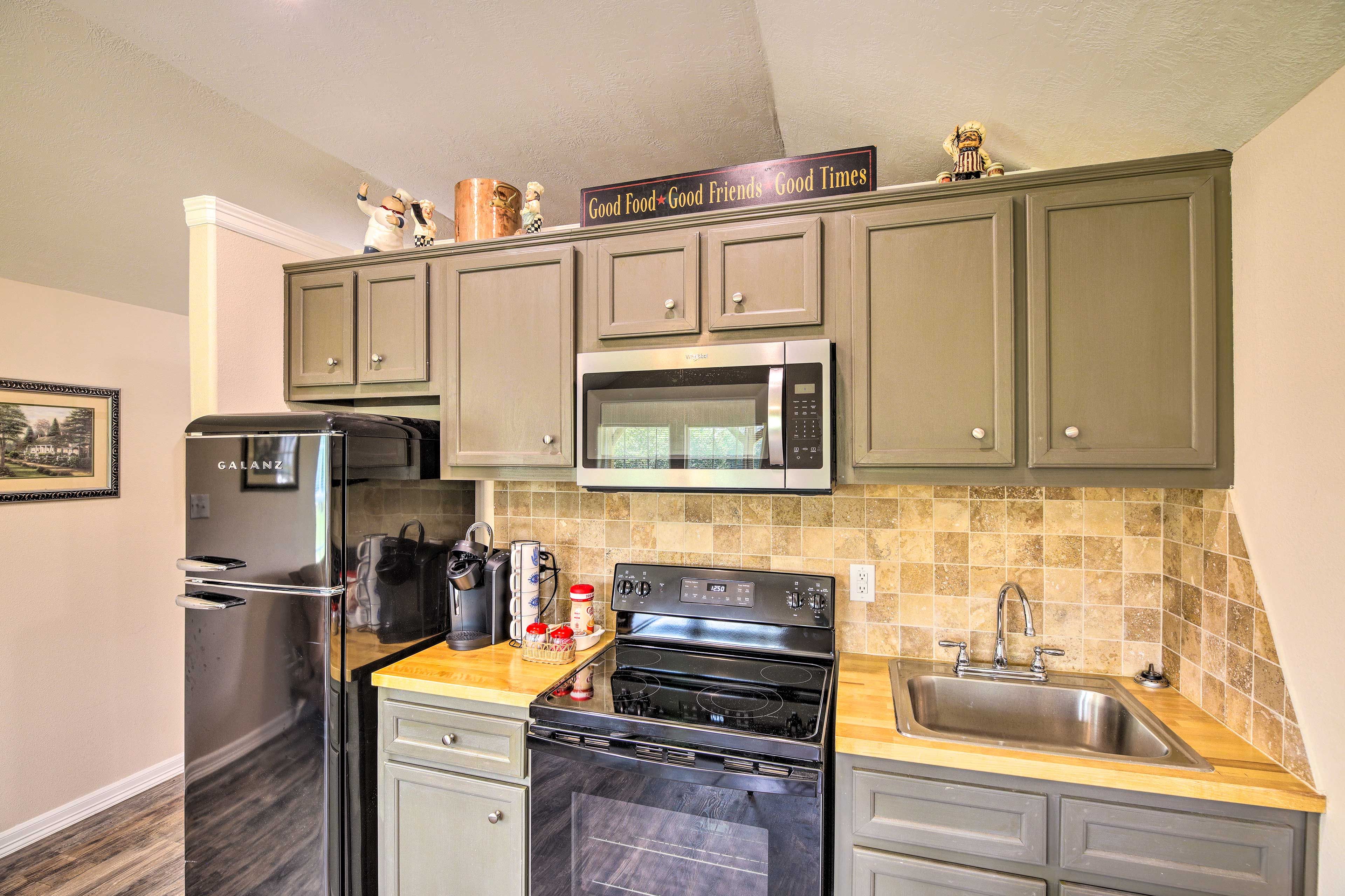 Kitchen | Cooking Basics | Dishware & Flatware | Trash Bags | Paper Towels