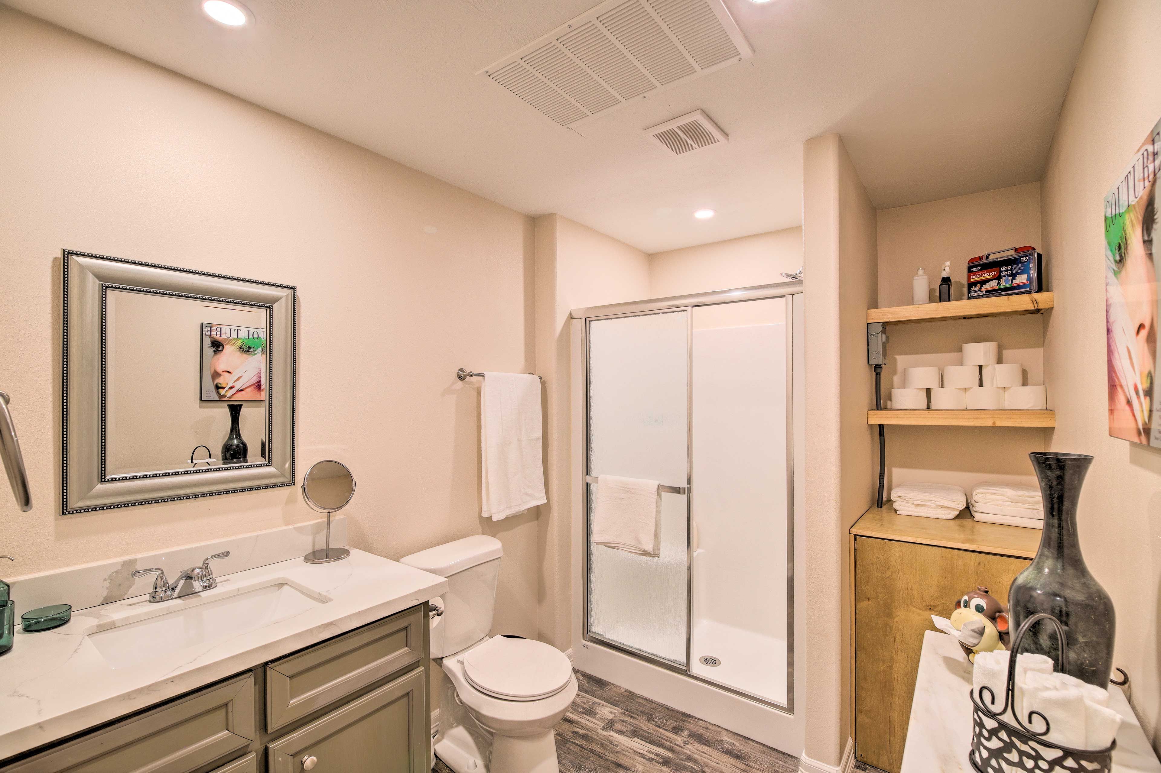 Full Bathroom | Complimentary Toiletries | Towels Provided