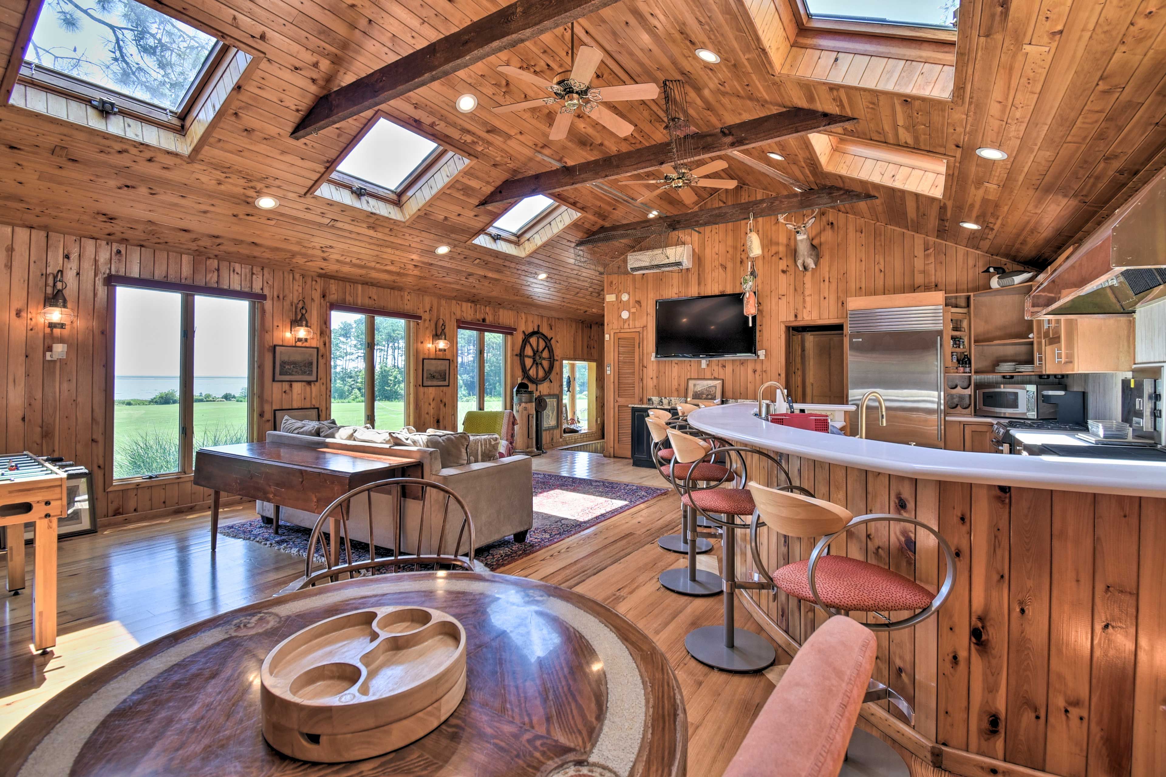 Dining Area | Breakfast Bar | Dining Table
