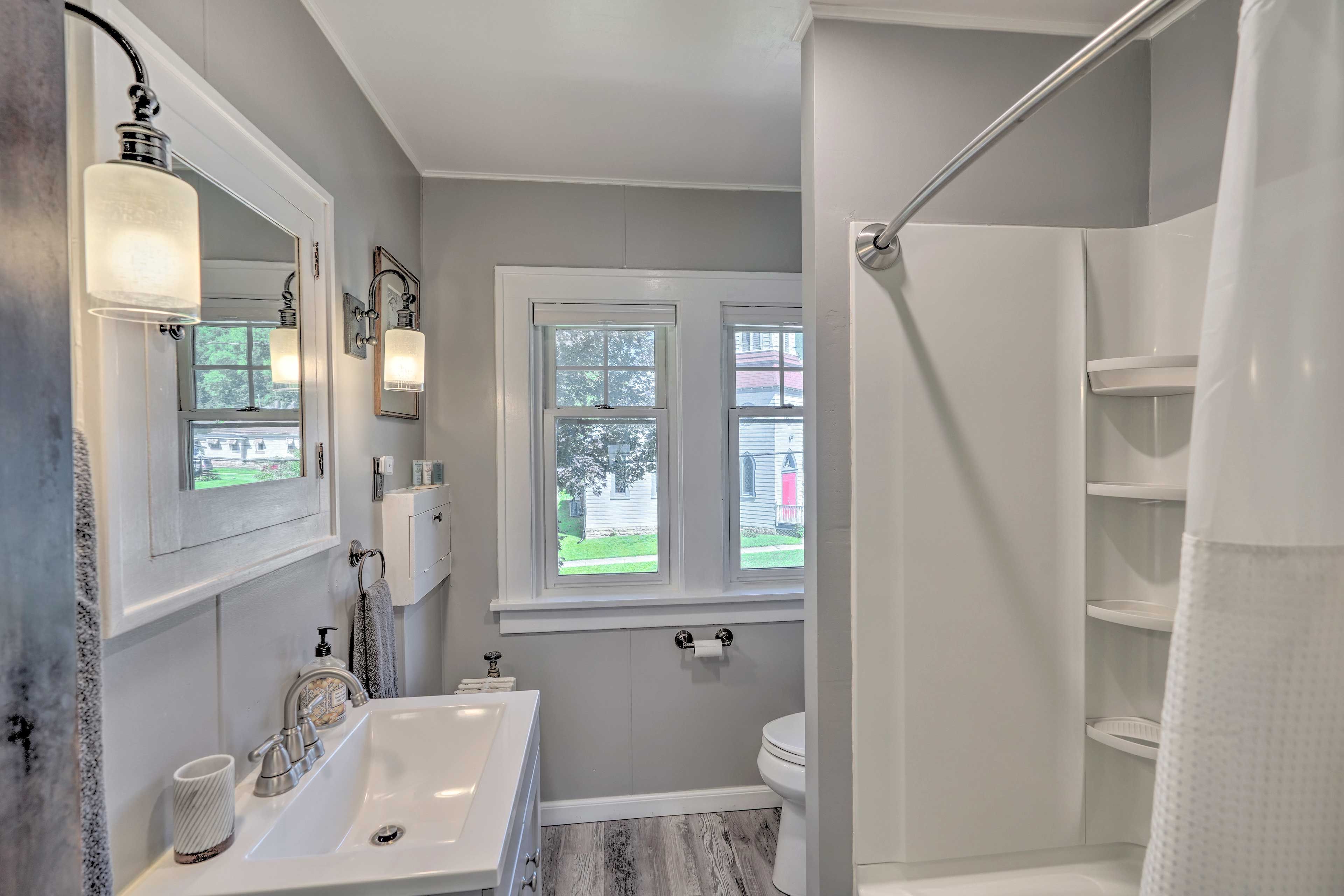Full Bathroom | Upper Level | En-Suite