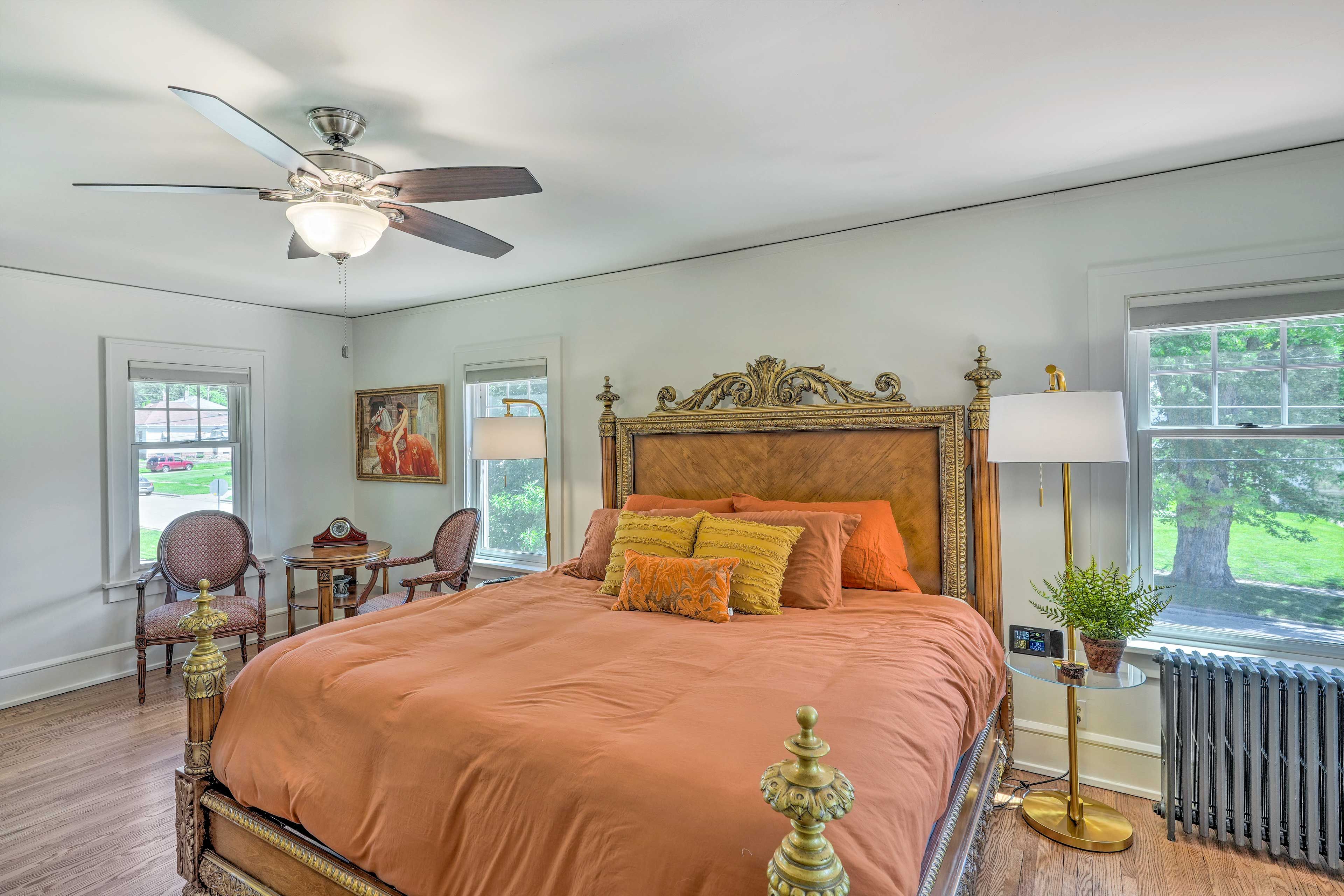 Bedroom 1 | King Bed | Upper Level | Smart TV