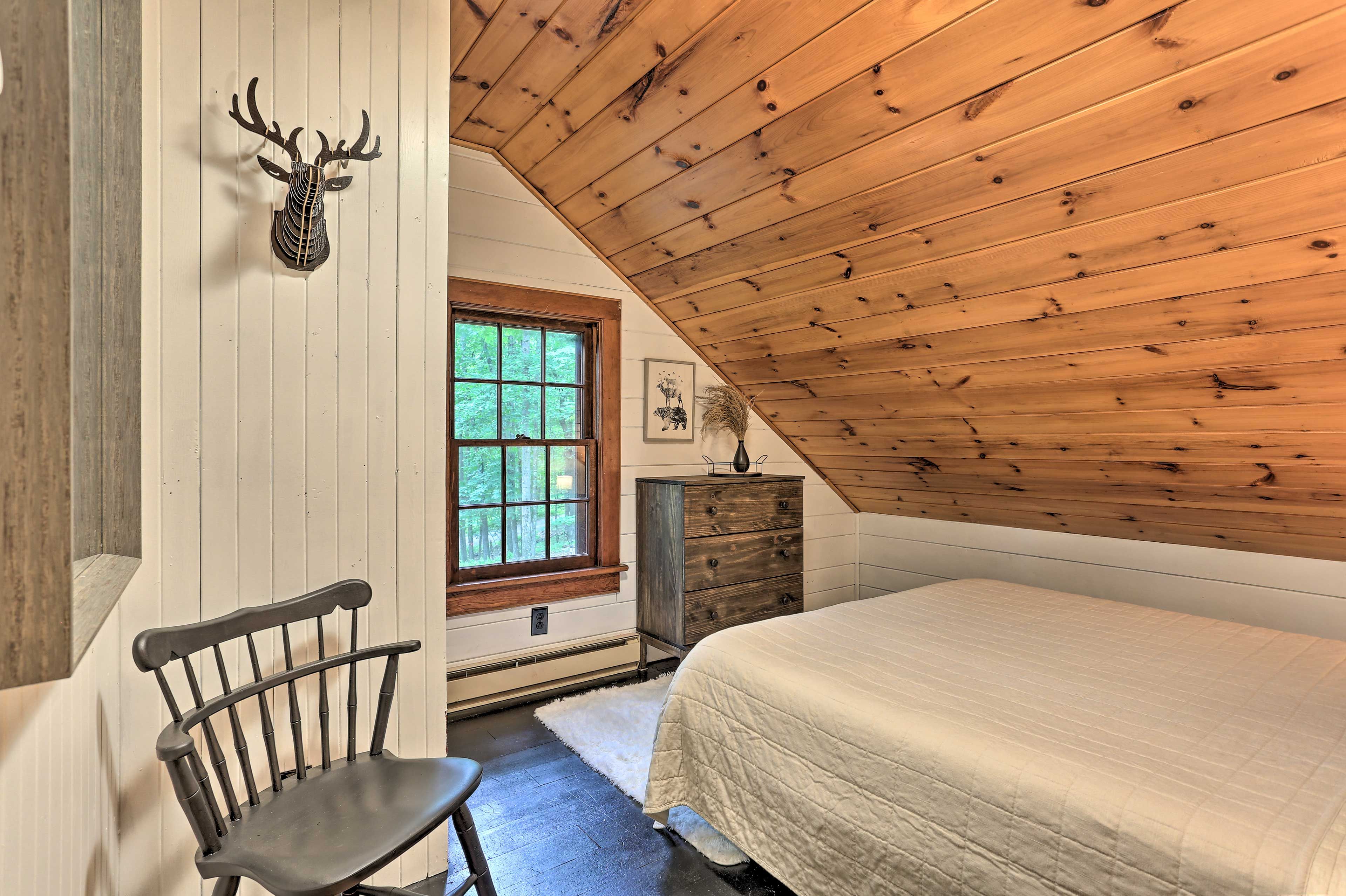 Bedroom 4 | Queen Bed | 2nd Floor