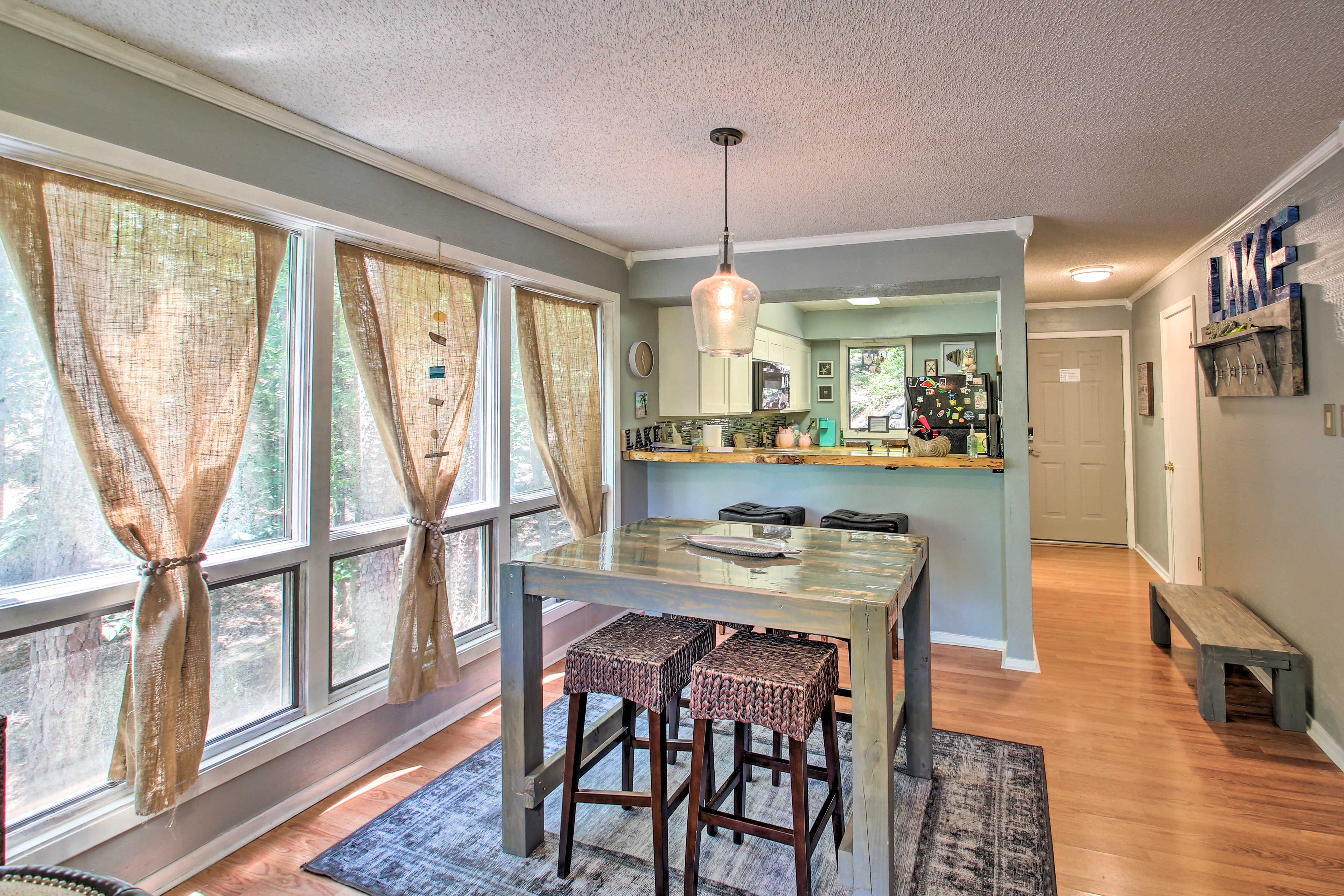 Dining Area | Dishware/Flatware | Trash Bags/Paper Towels