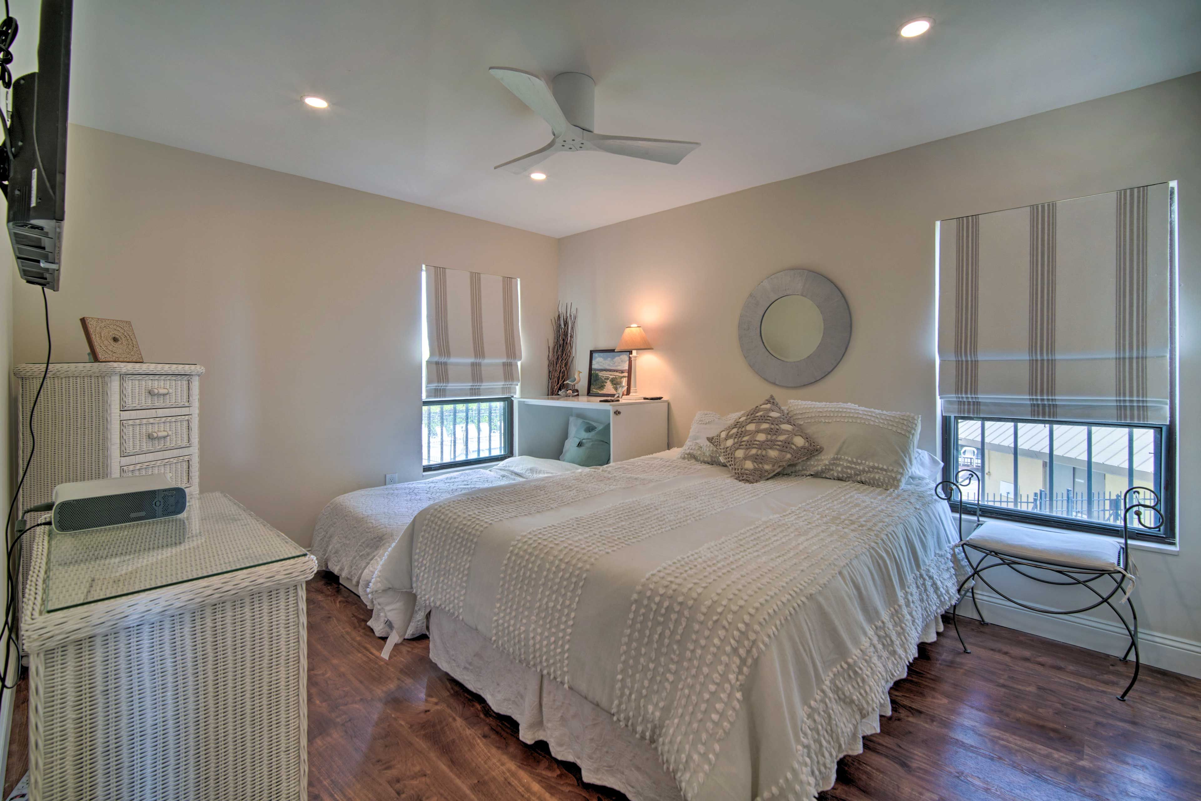 Bedroom 2 | Queen Bed | Twin Cabinet Bed | Smart TV w/ Cable