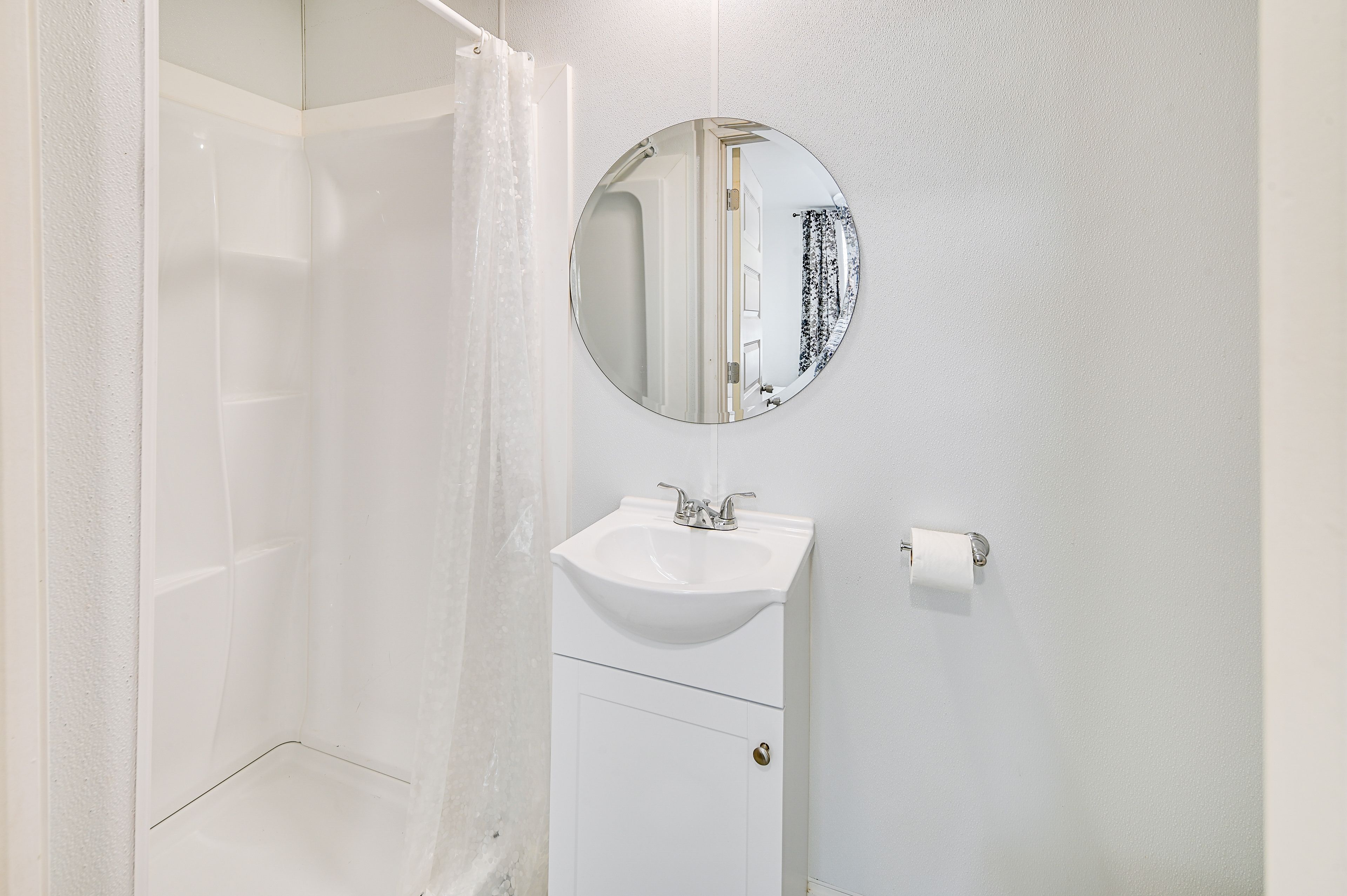 Full Bathroom | Walk-In Shower | Towels Provided