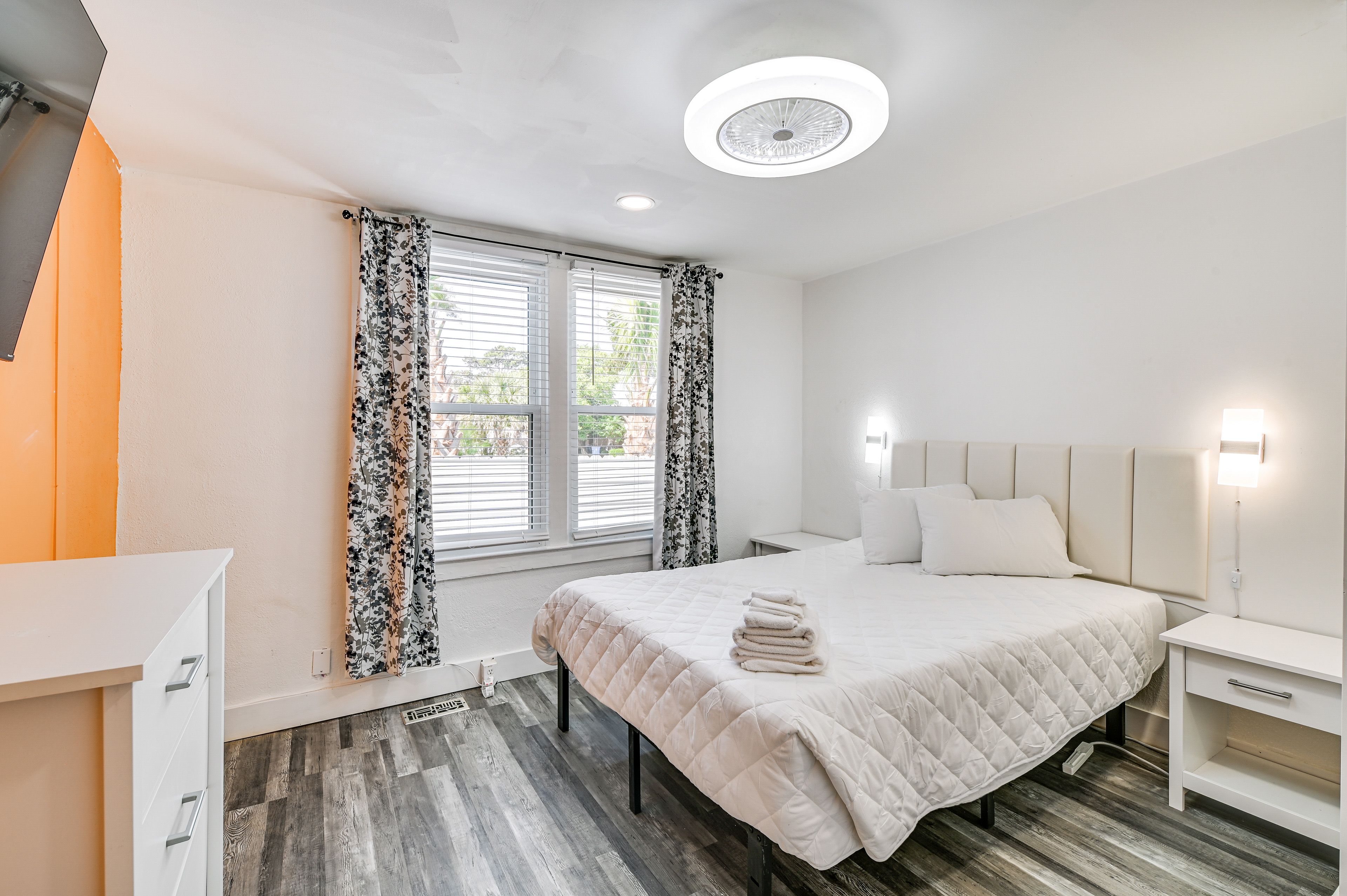 Bedroom 1 | Queen Bed | Linens Provided | Smart TV | En-Suite Bathroom