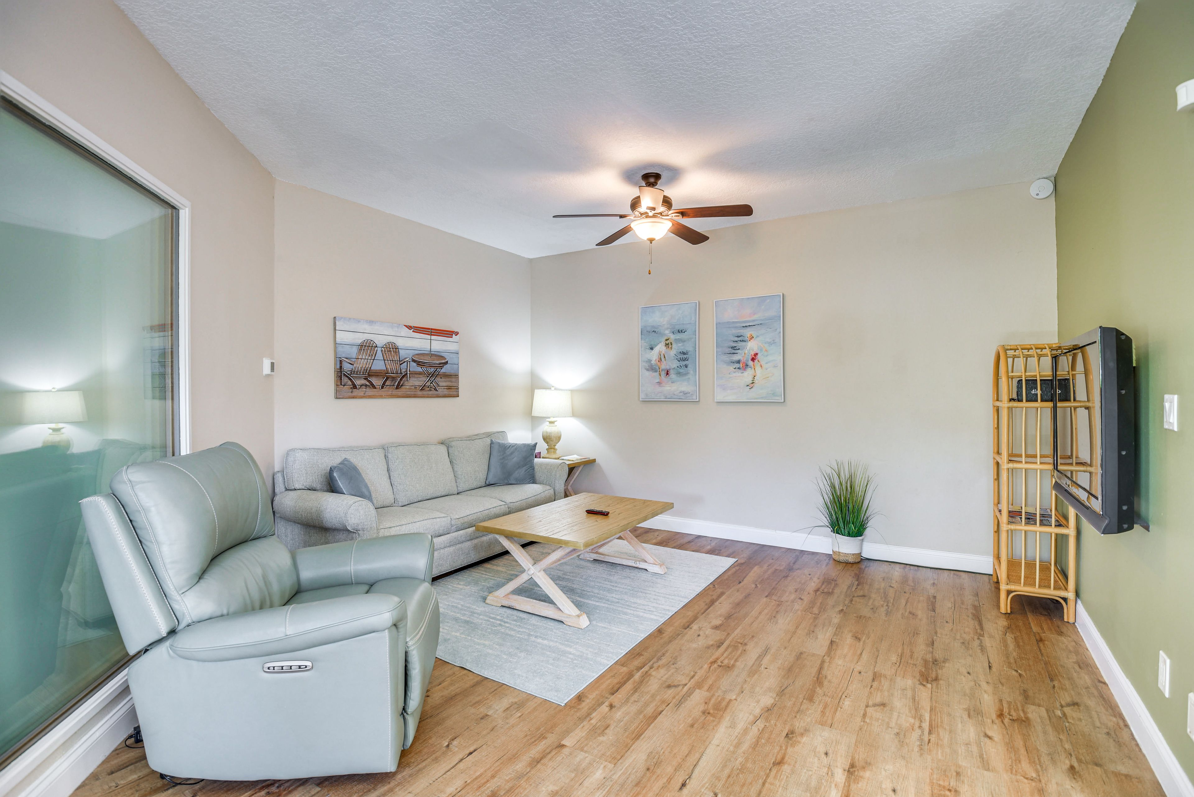 Living Room | Central A/C | Full Sleeper Sofa