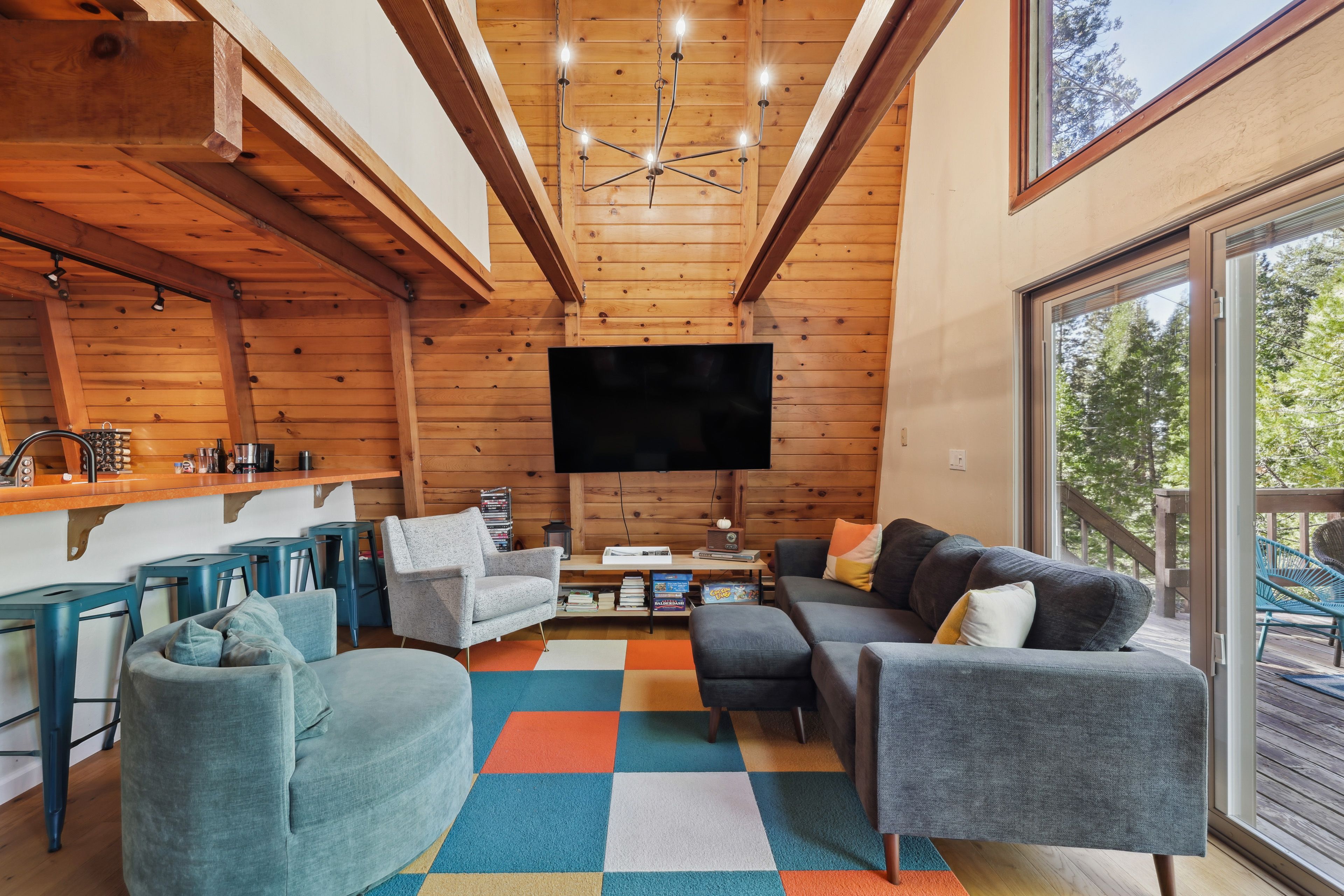 Living Room | 1st Floor | Free WiFi