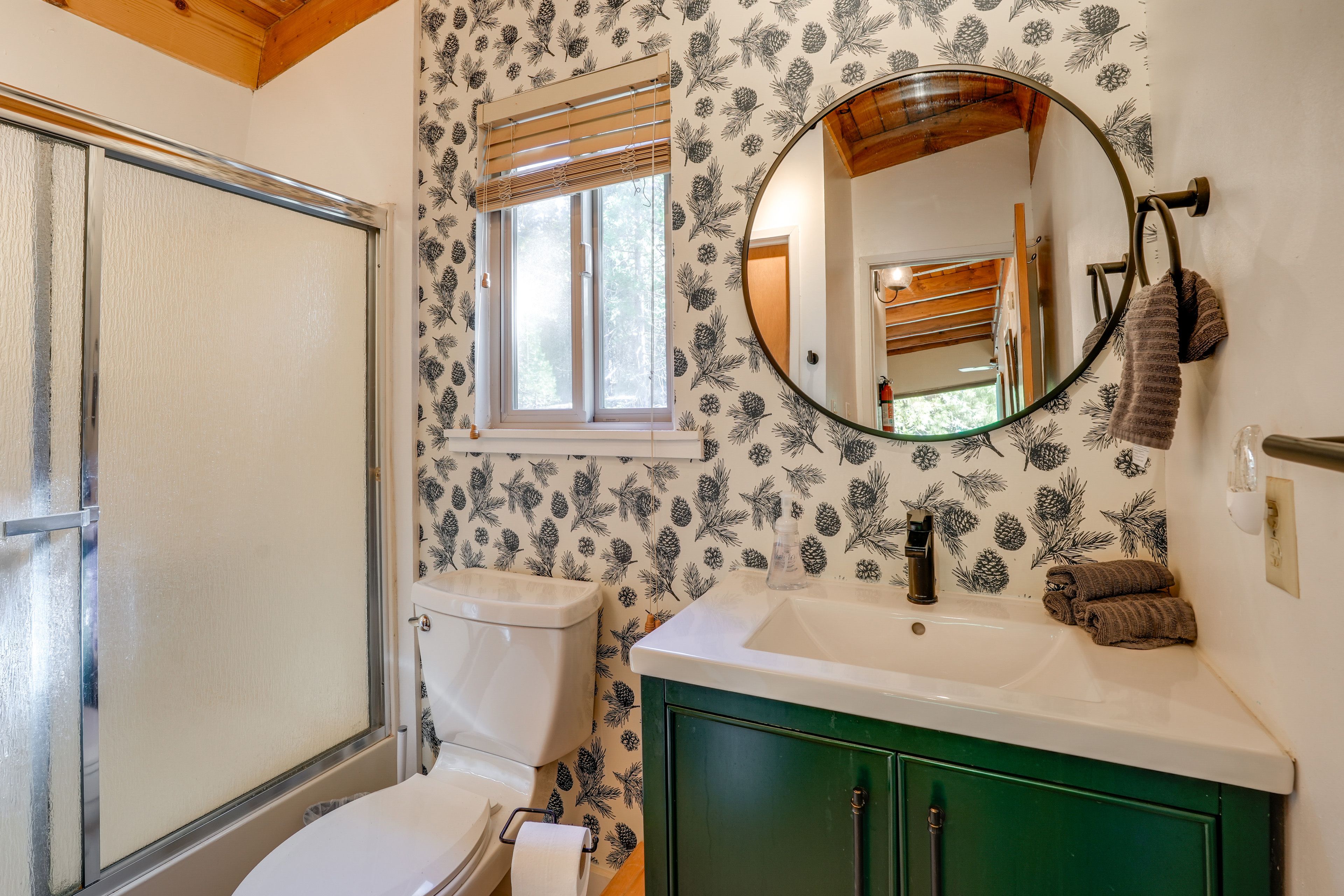 Bathroom | 2nd Floor | Complimentary Toiletries