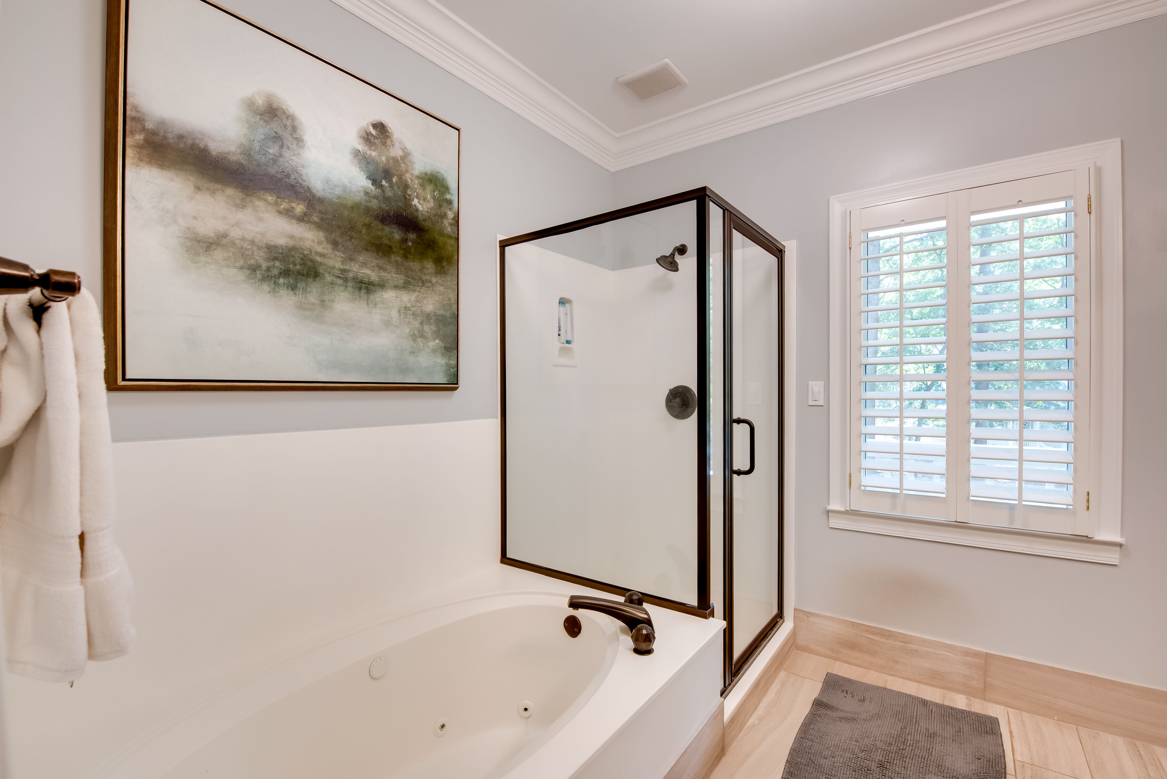En-Suite Bathroom | Towels Provided | Complimentary Toiletries | Jetted Tub