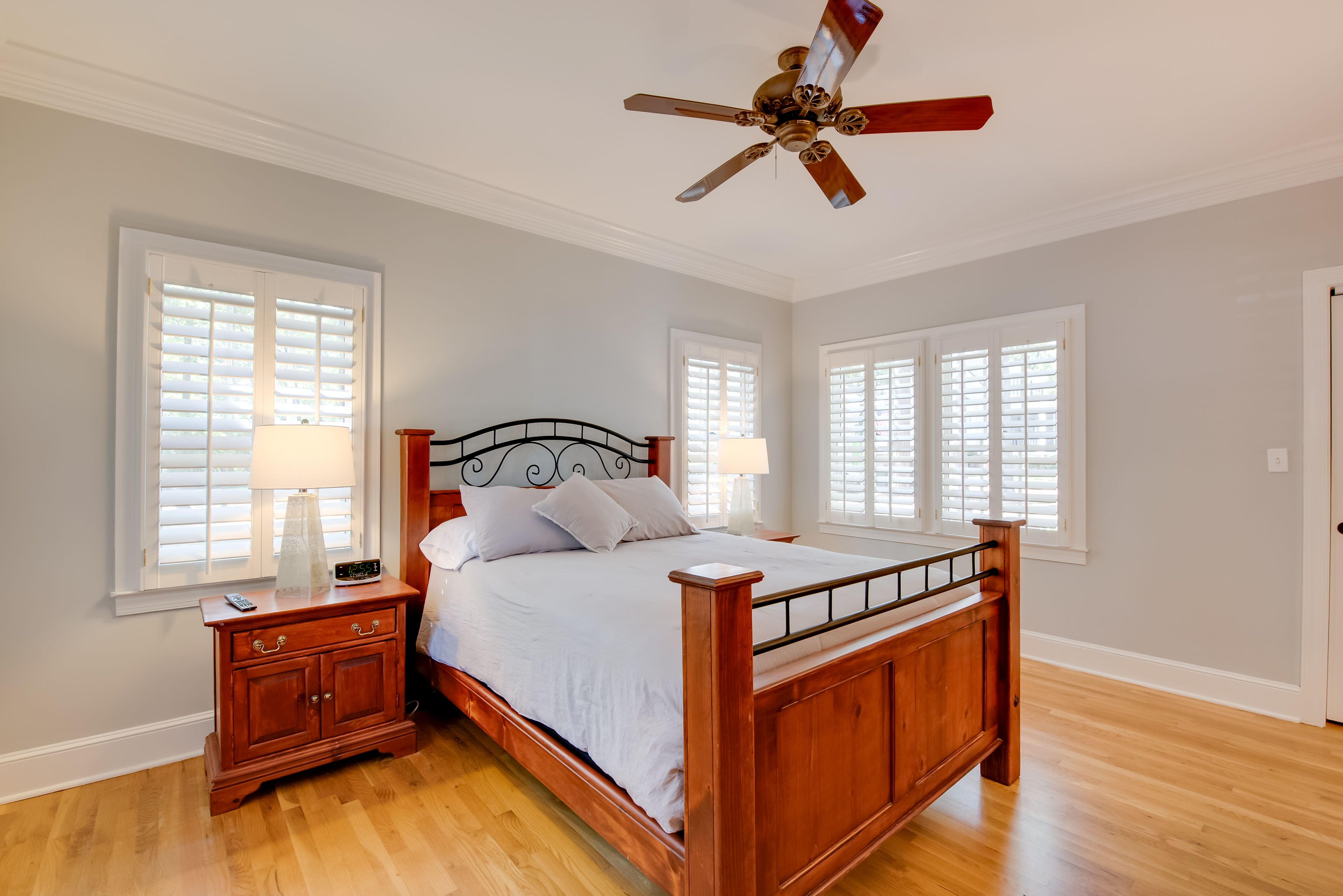 Bedroom 1 | 1st Floor | Queen Bed | Linens Provided | Cable TV