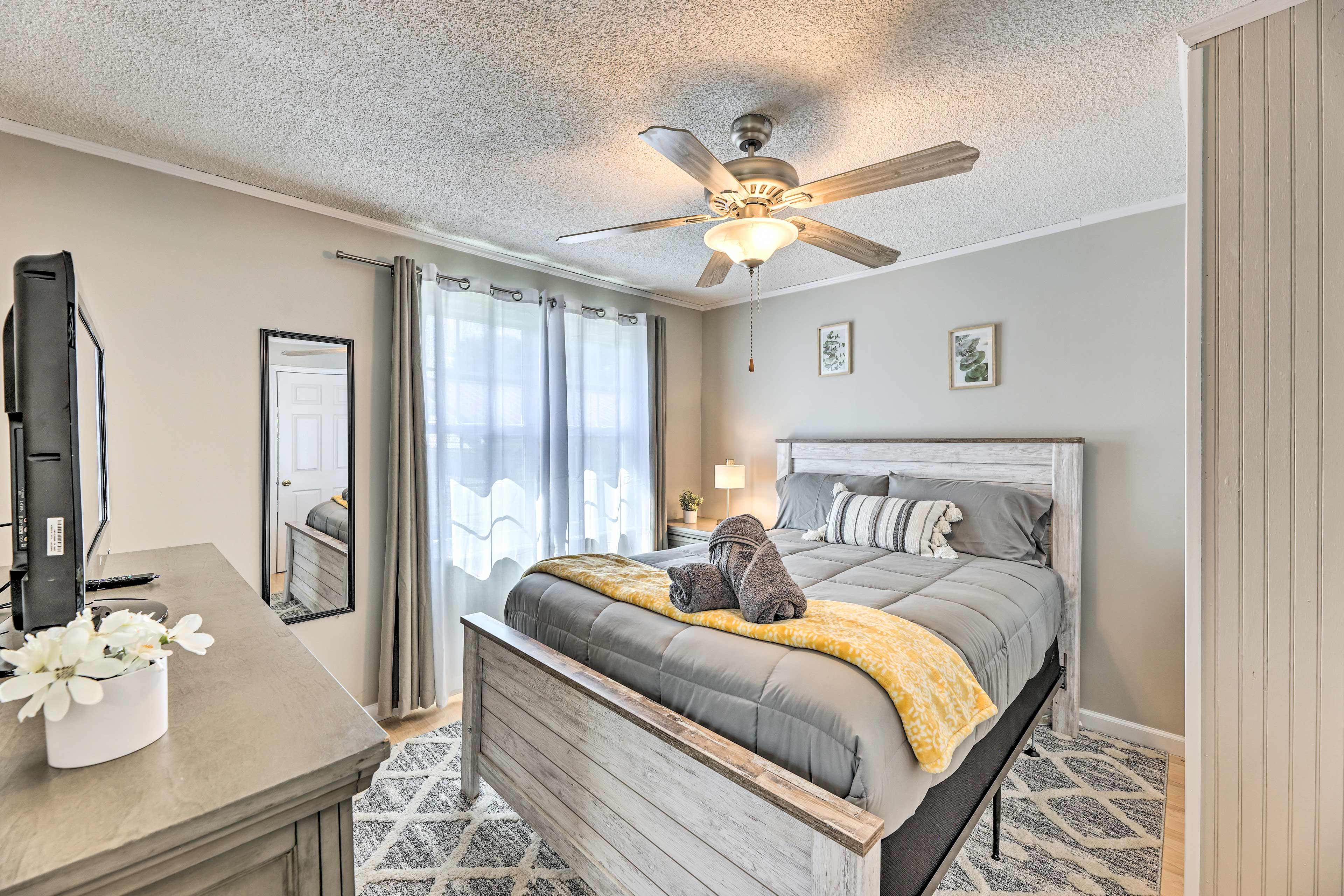 Bedroom 1 | Queen Bed | Linens & Towels | Smart TV w/ Roku | Serta Mattresses