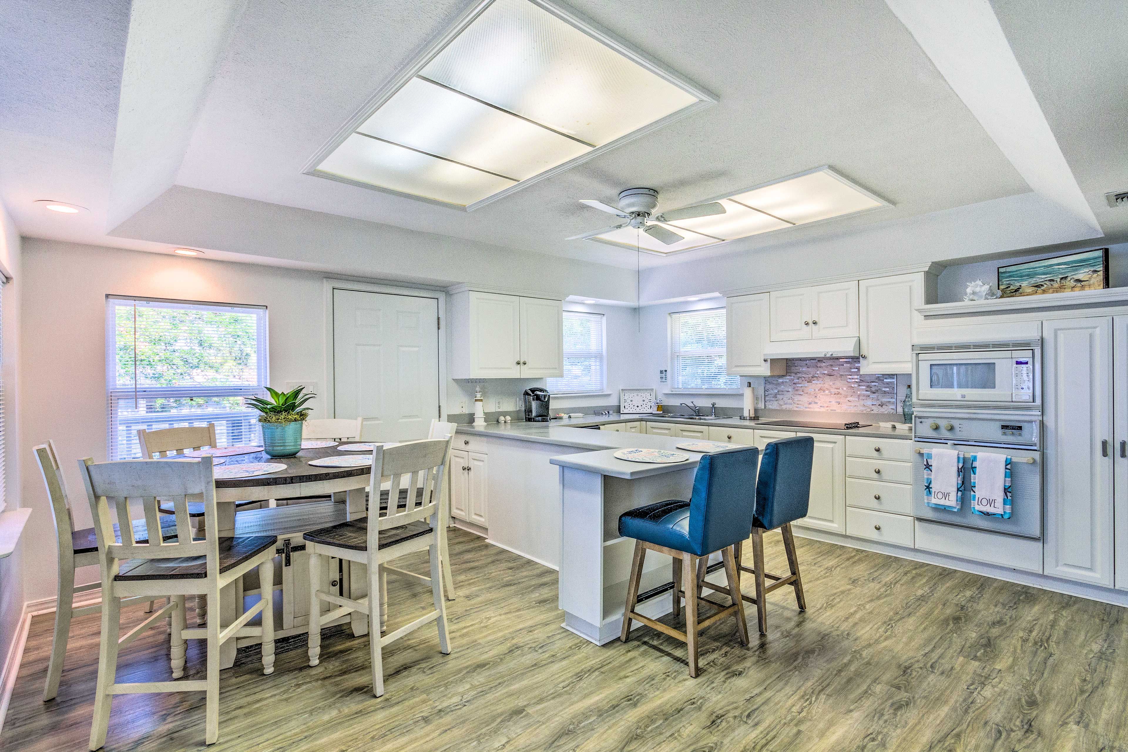 Dining Area | Dishware & Flatware