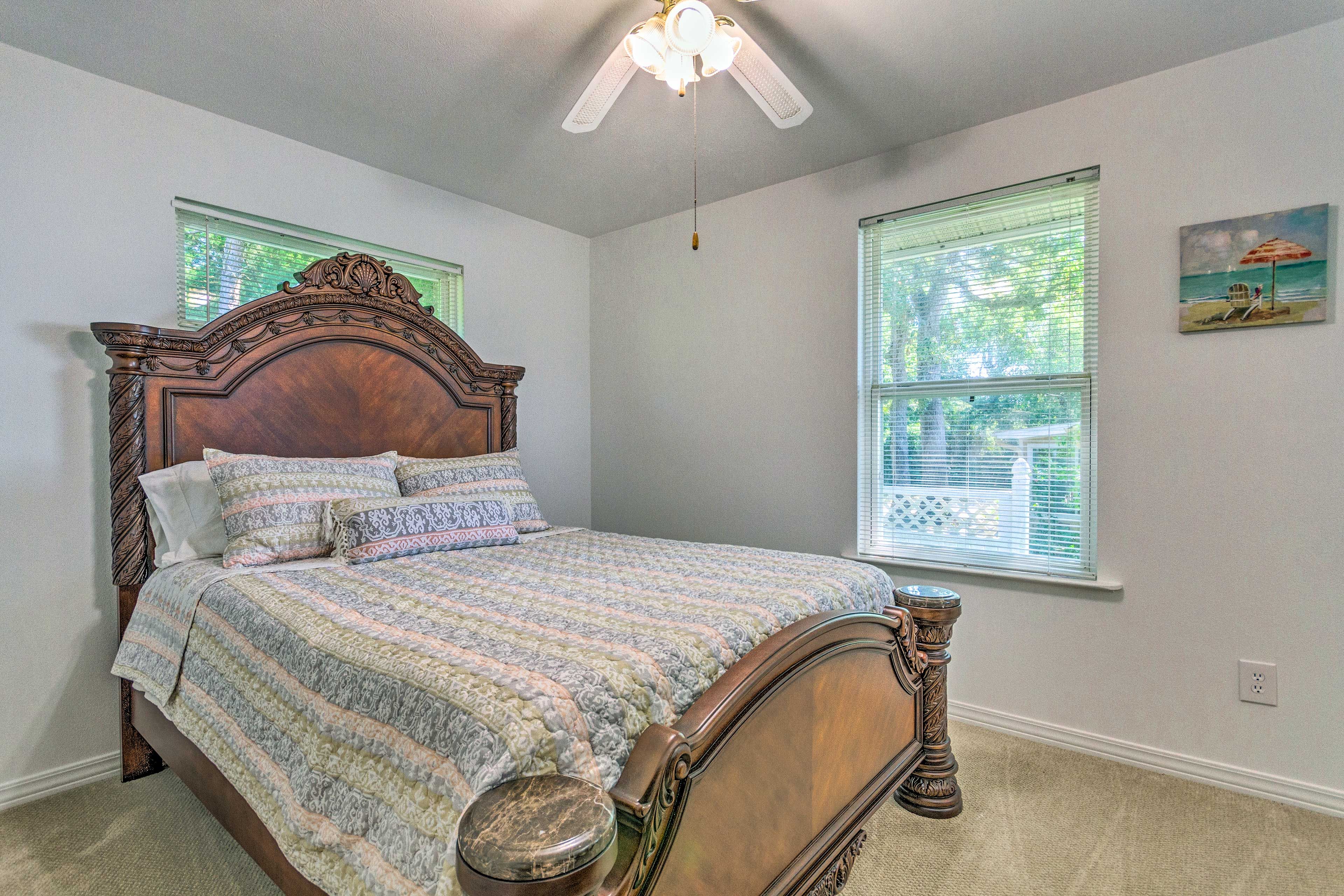 Bedroom 2 | Queen Bed