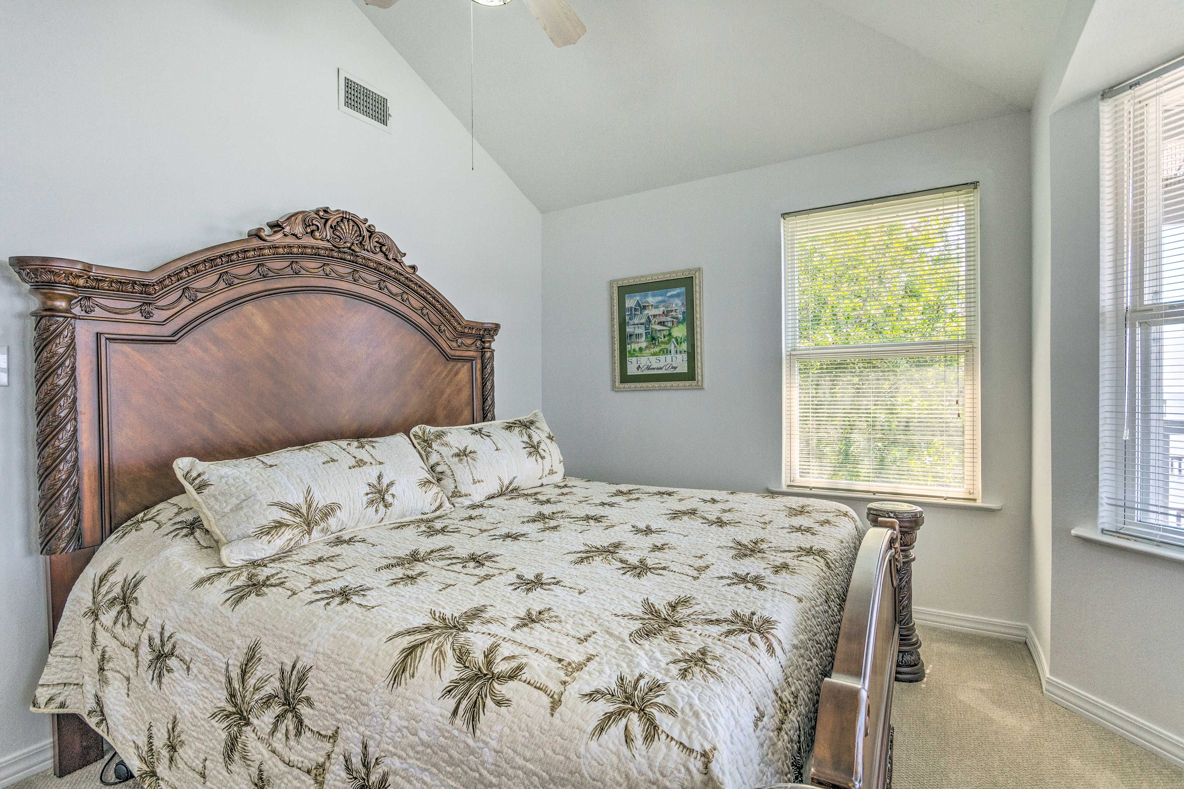 Bedroom 1 | King Bed | Linens Provided