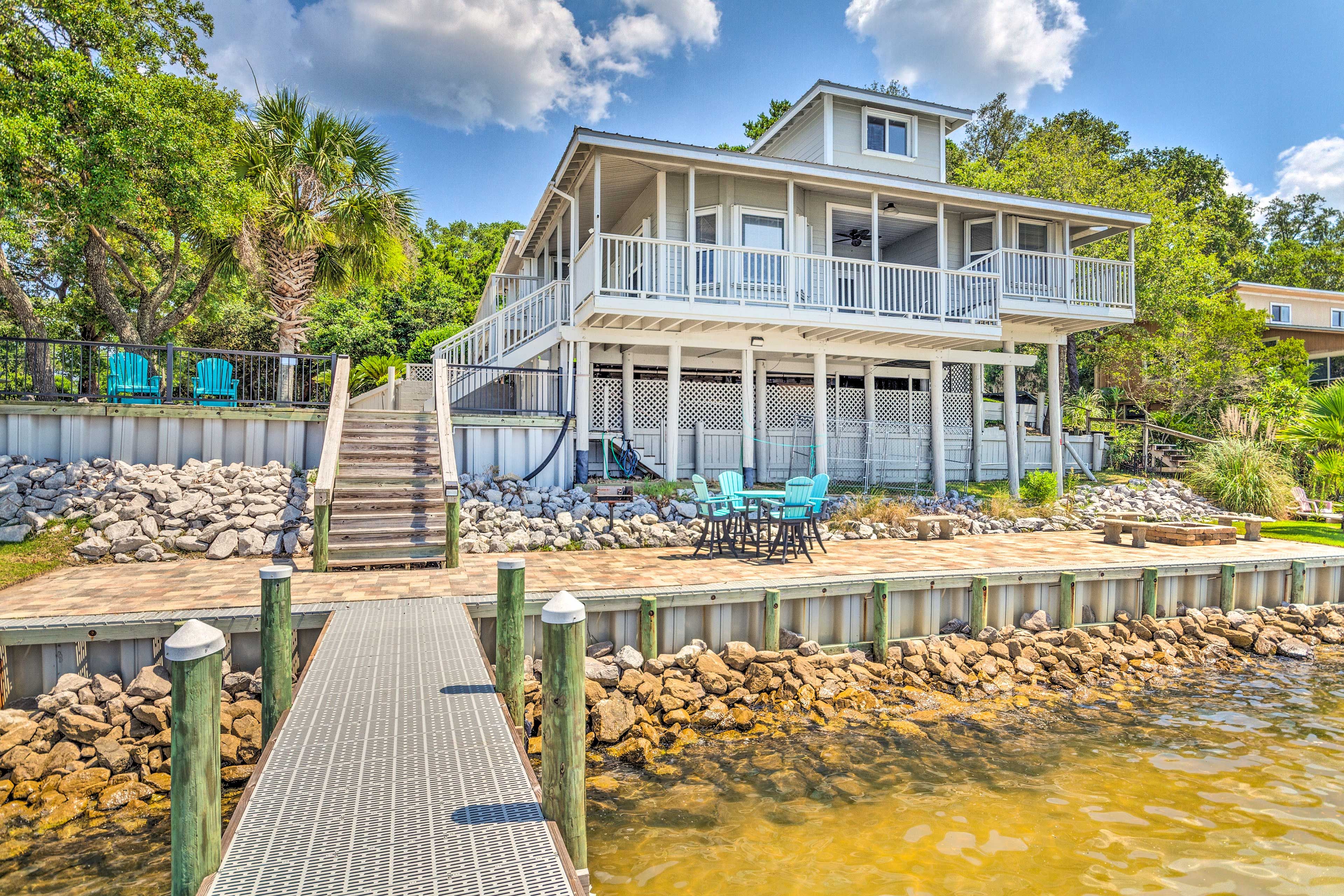 Niceville Vacation Rental | 2BR | 2BA | 1,550 Sq Ft | Stairs Required