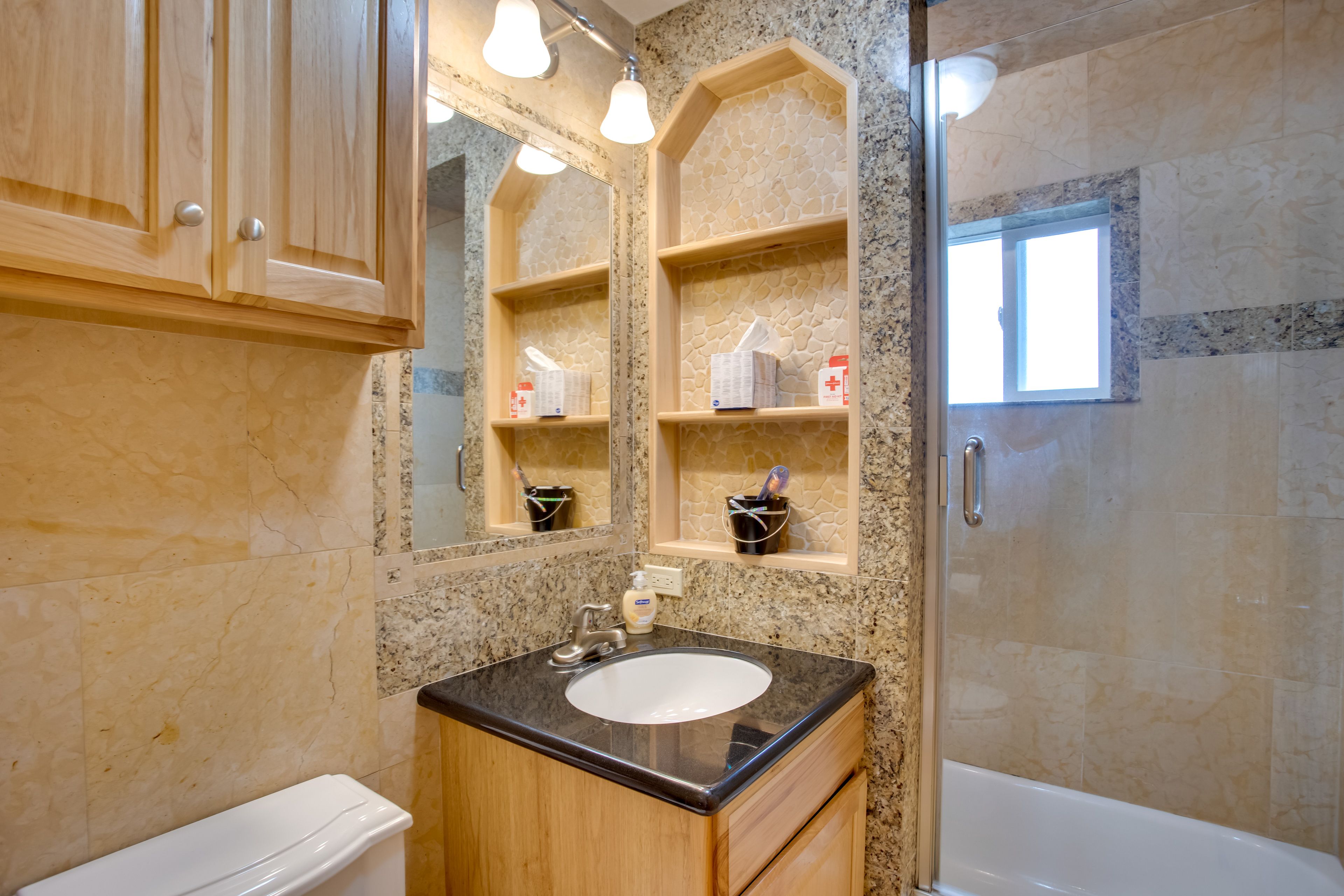 Full Bathroom | Complimentary Toiletries | Hair Dryer