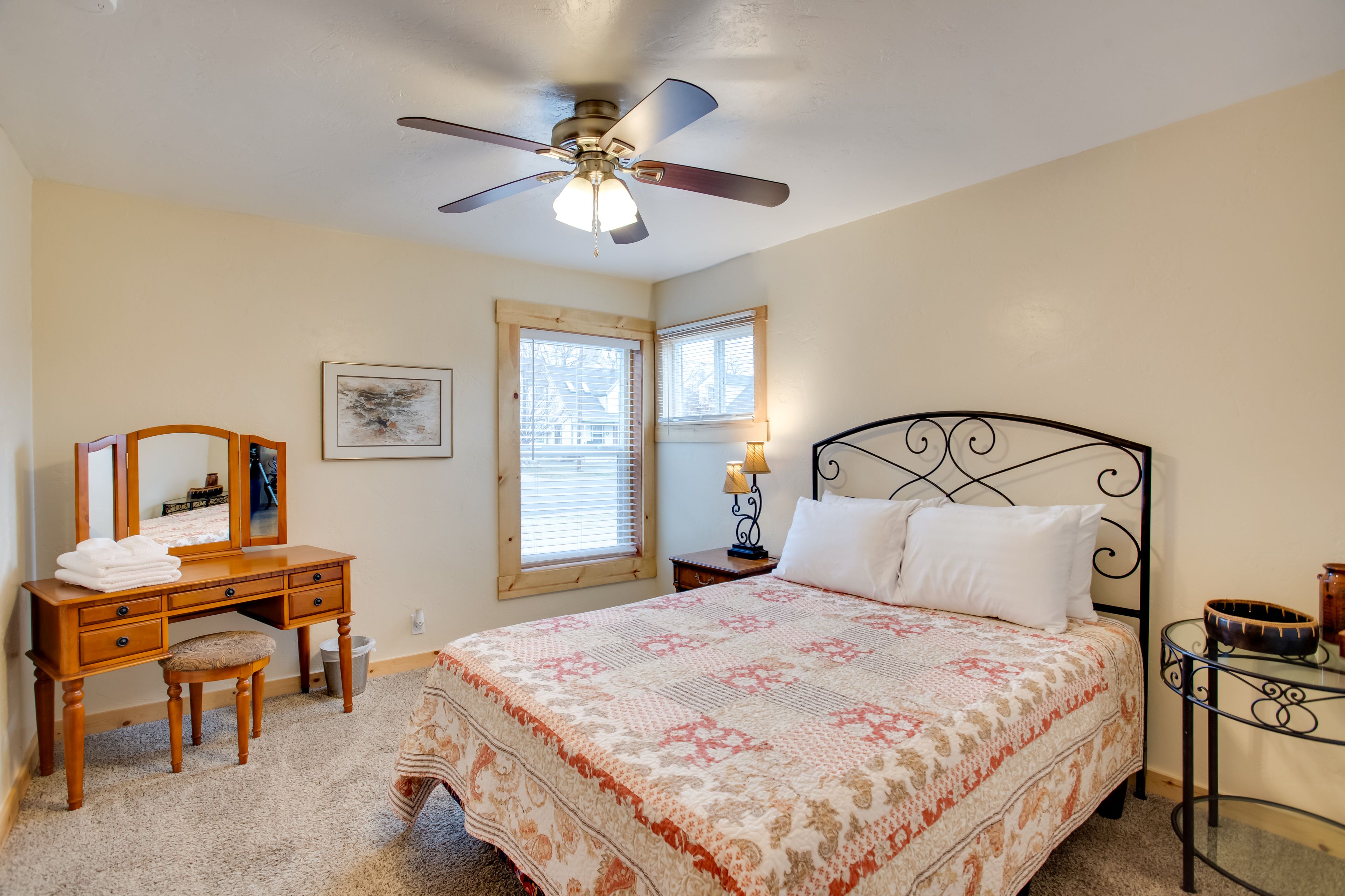Bedroom 1 | Queen Bed | Ceiling Fans