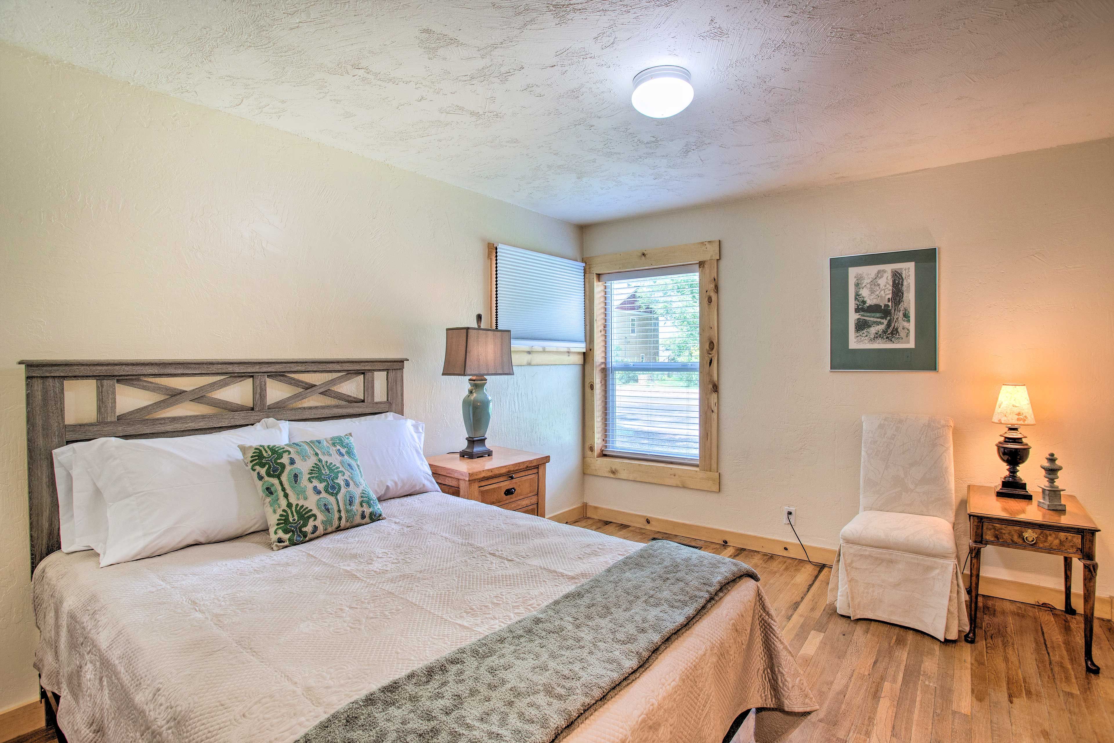 Bedroom 1 | Queen Bed | Linens Provided