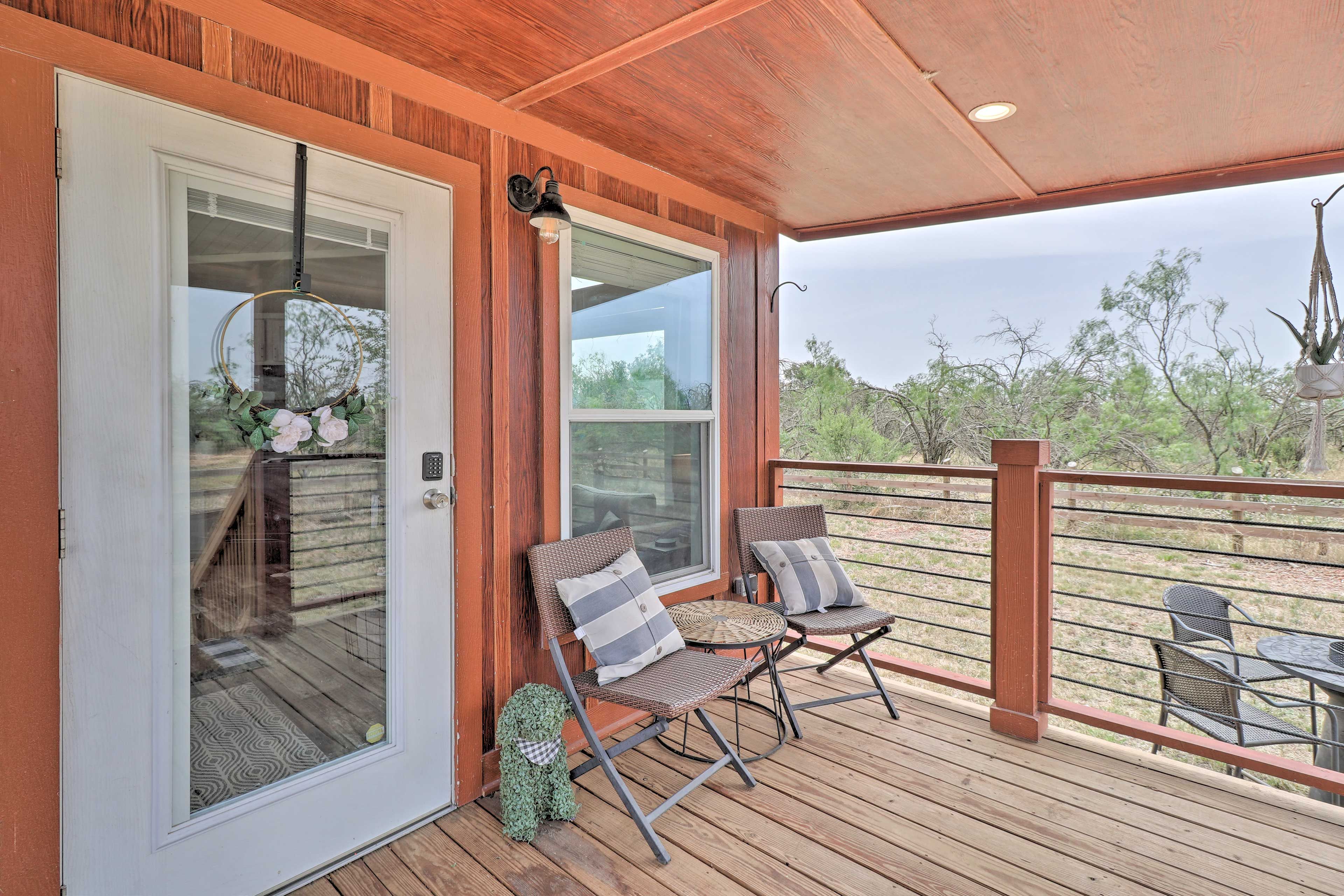 Deck | Dog & Horse Friendly w/ Fee